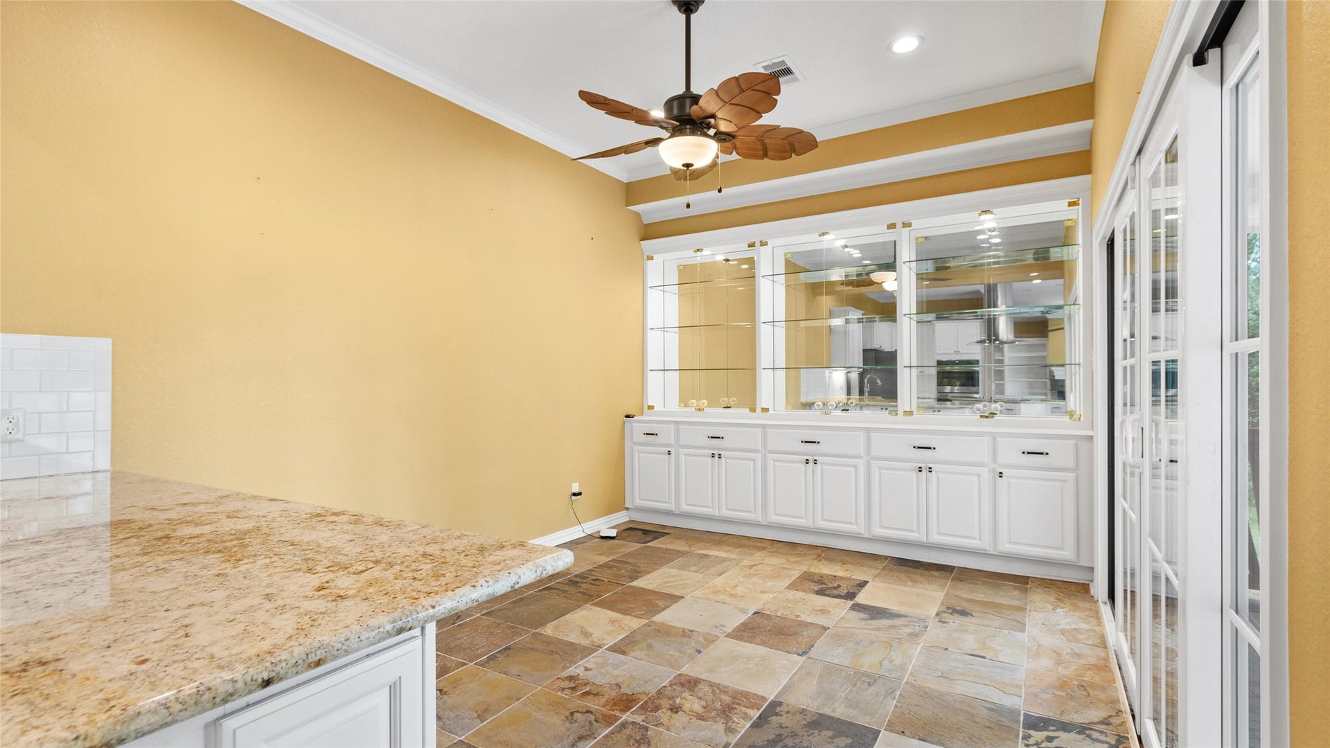97 Avenue J, Dickinson, TX 77539 Sun room off the kitchen with beautiful custom built ins!