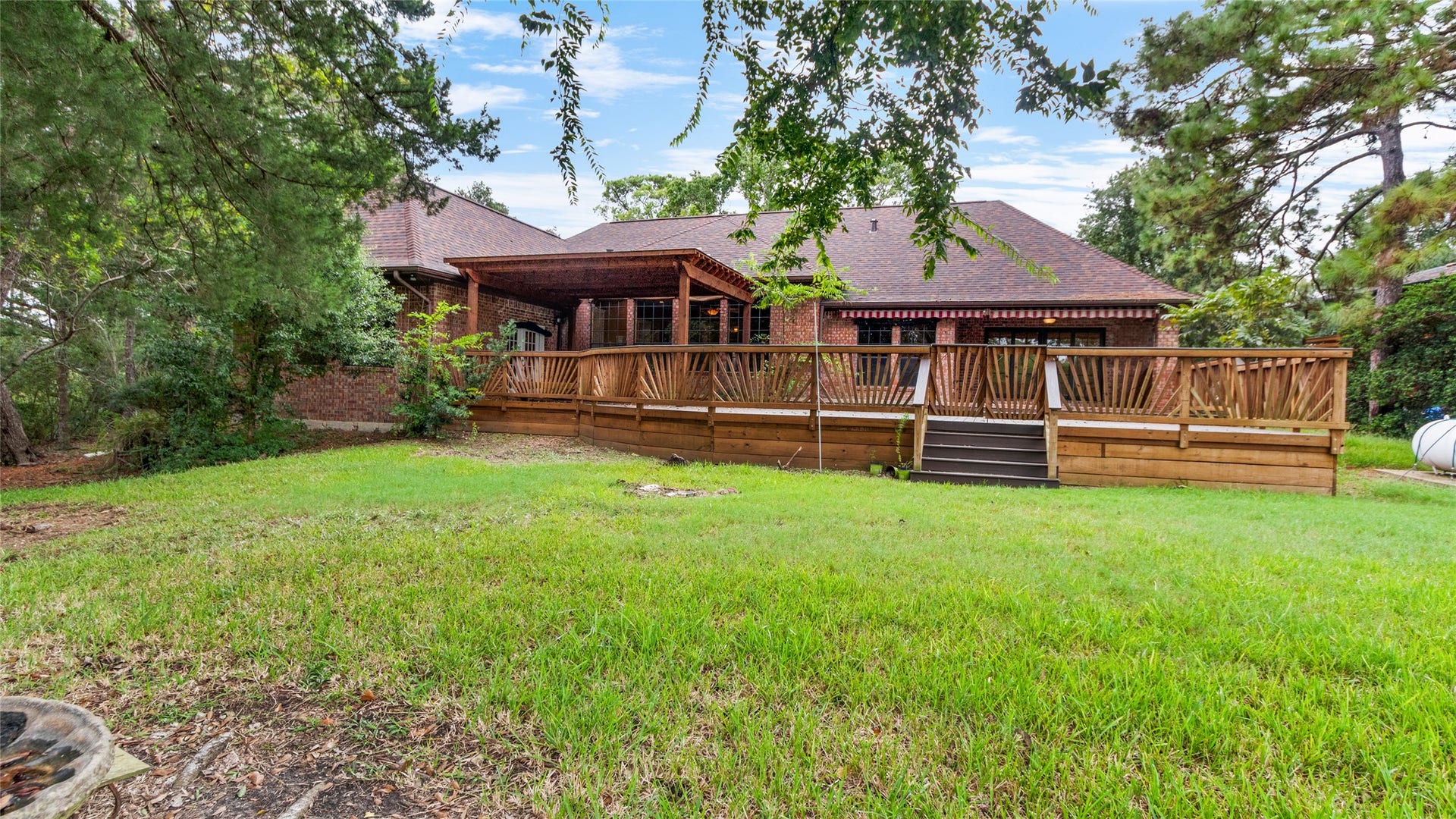 97 Avenue J, Dickinson, TX 77539 Imagine entertaining your guests in this amazing backyard!