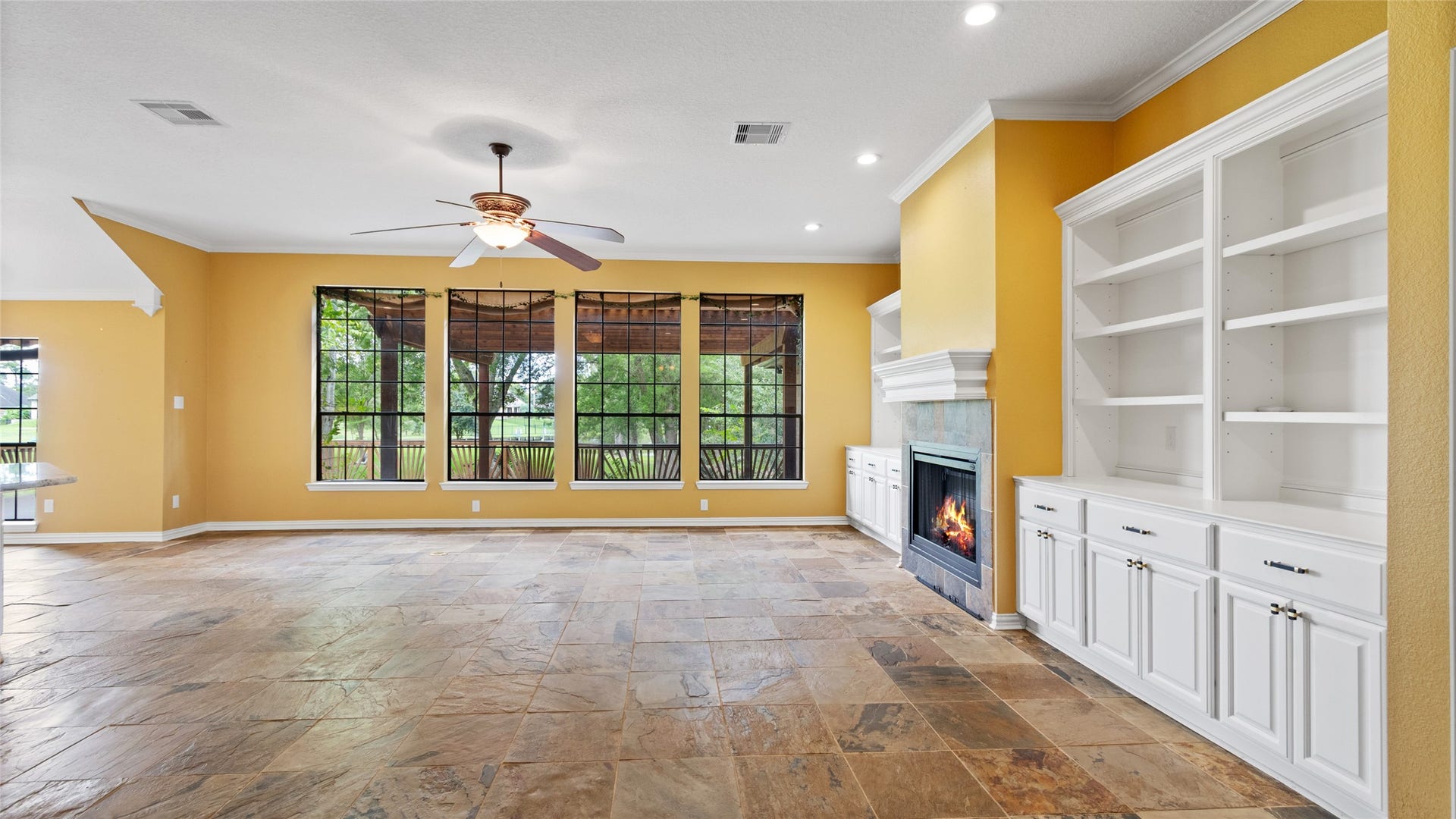 97 Avenue J, Dickinson, TX 77539 Designed for both seamless entertaining and everyday relaxation, the expansive living area features large windows that capture gorgeous, uninterrupted views of the water.