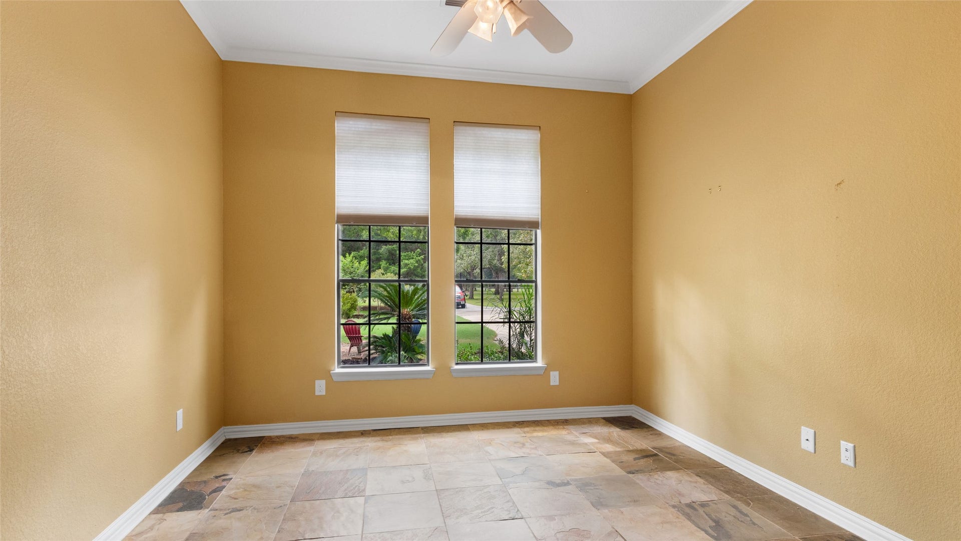 97 Avenue J, Dickinson, TX 77539 Private Study