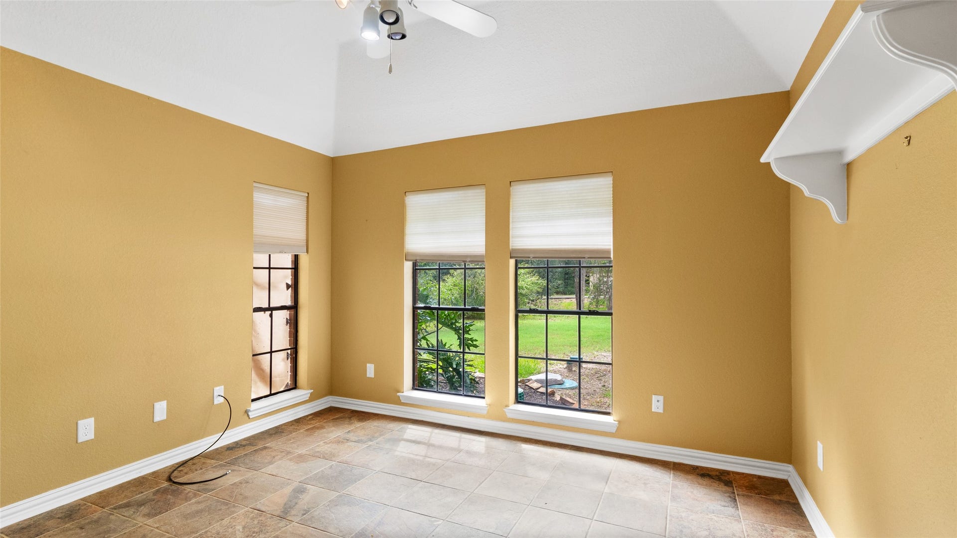 97 Avenue J, Dickinson, TX 77539 3rd bedroom