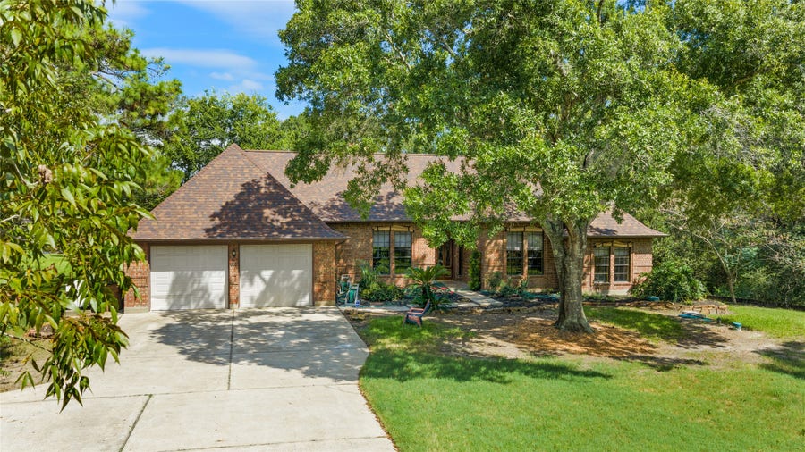 Property photo for 97 Avenue J, Dickinson, TX