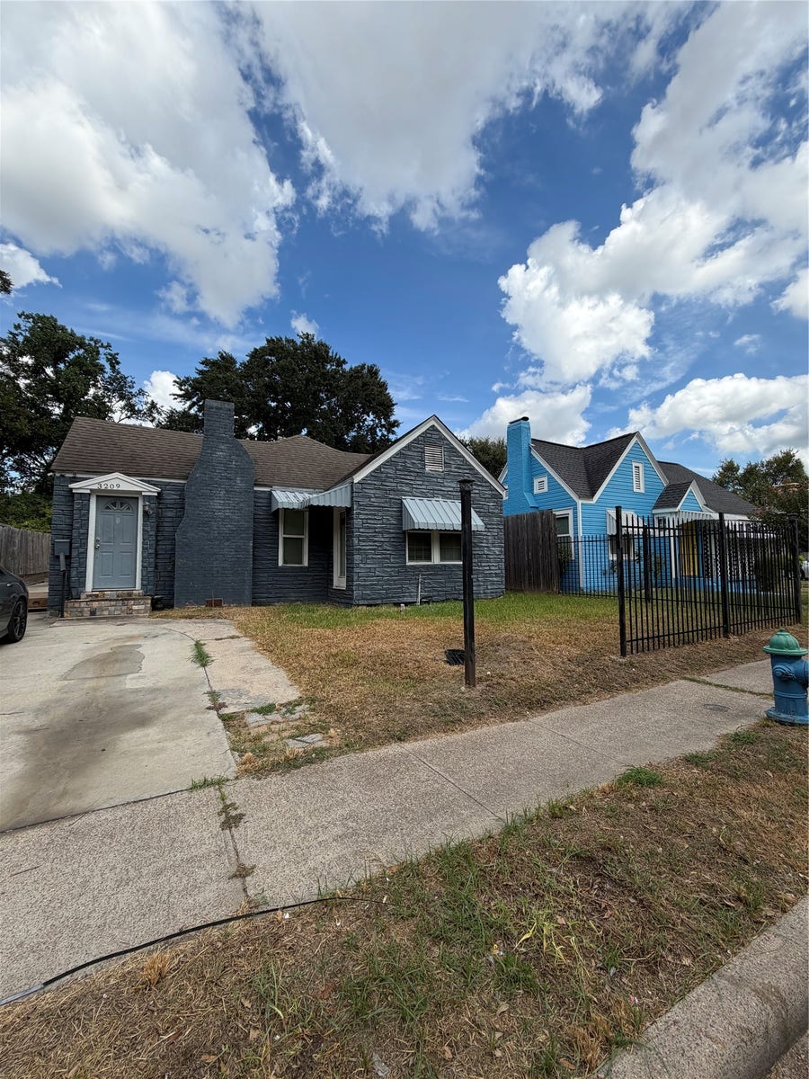 Property photo for 3209 Alabama St, Houston, TX