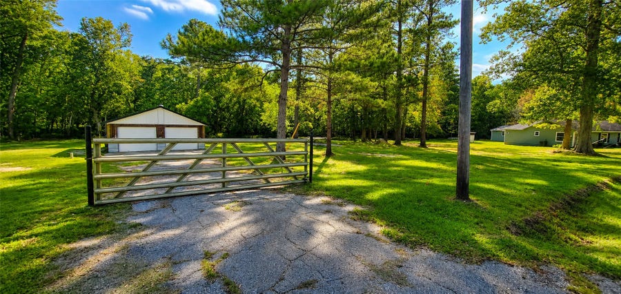 Property photo for 302 Waterfall Drive, Huffman, TX