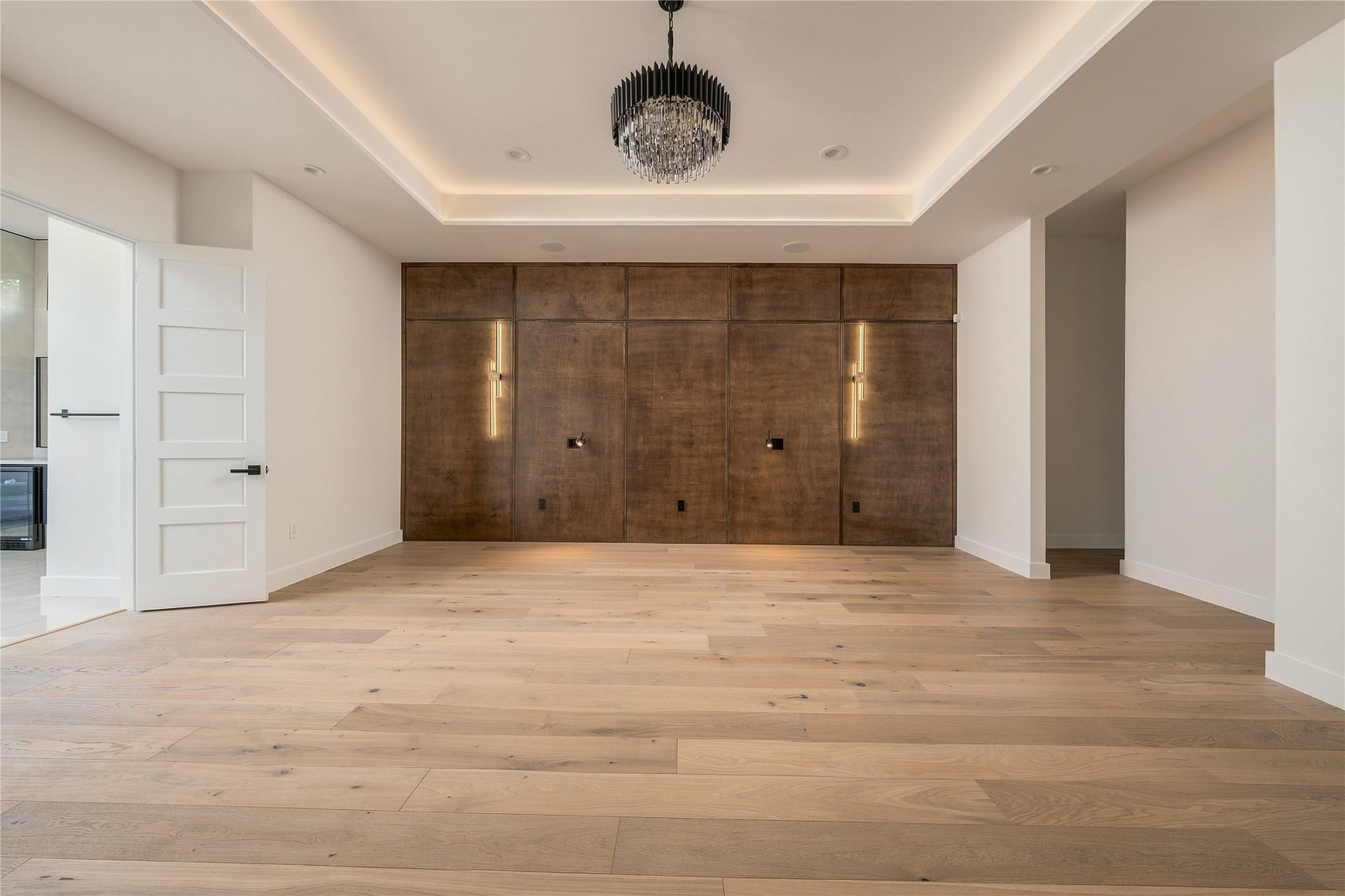 2510 Underwood Street, Houston, TX 77030 Primary Bedroom with Custom Wood Accents and Lighting