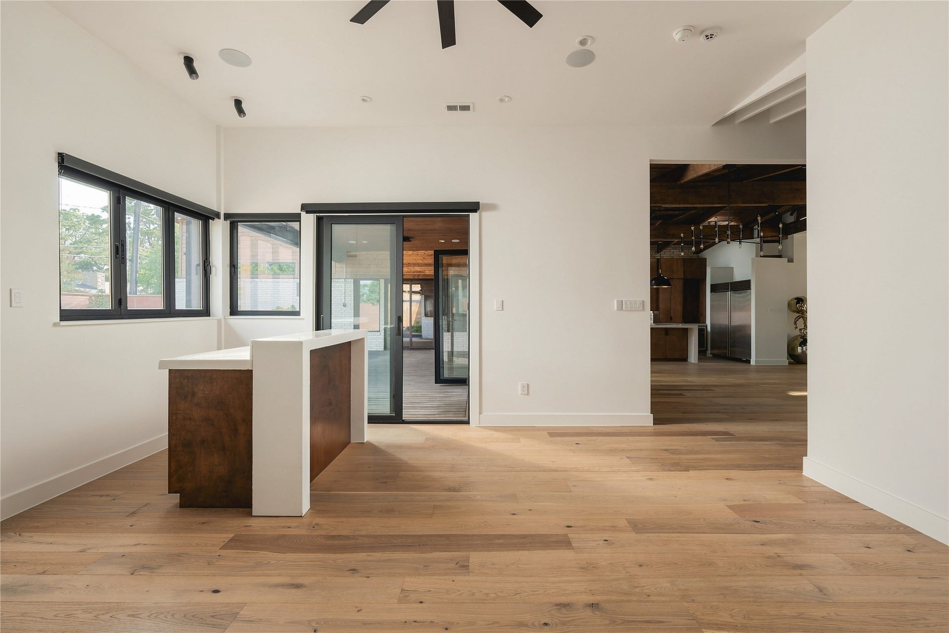 2510 Underwood Street, Houston, TX 77030 Game/Lounge Area with Custome Poured Dry Bar