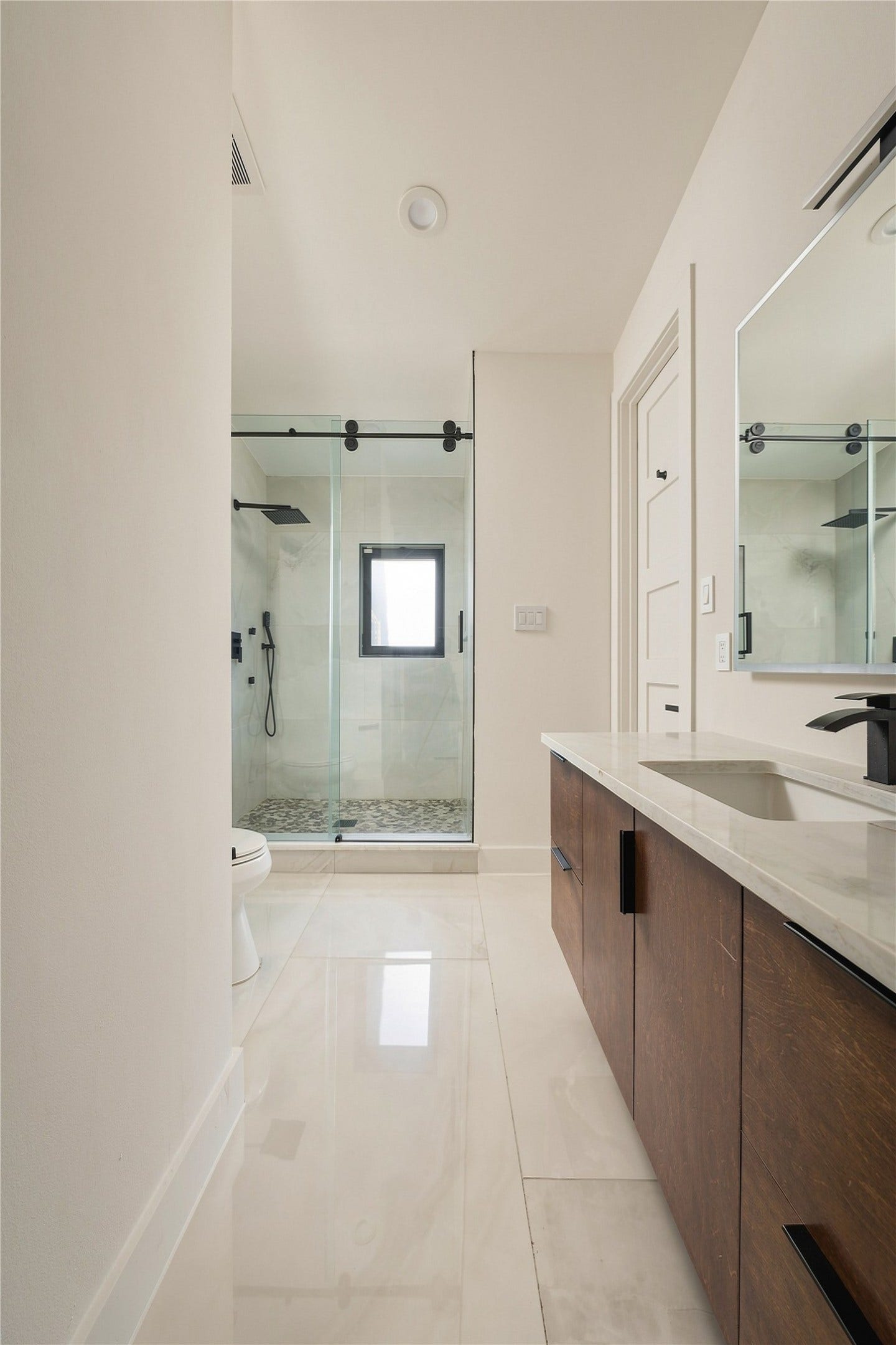 2510 Underwood Street, Houston, TX 77030 Bathroom 2