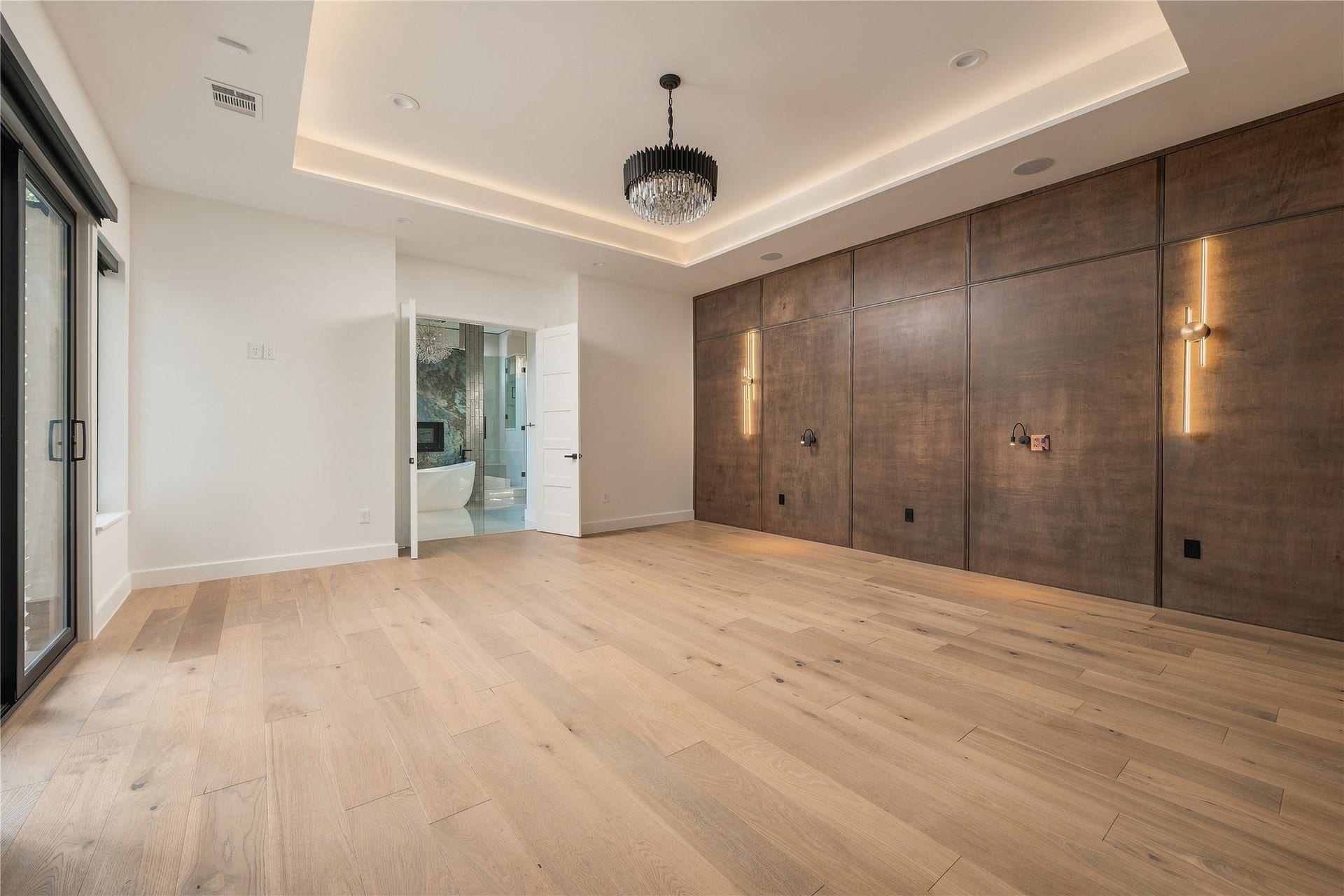 2510 Underwood Street, Houston, TX 77030 Primary Bedroom with Custom Wood Accents and Lighting