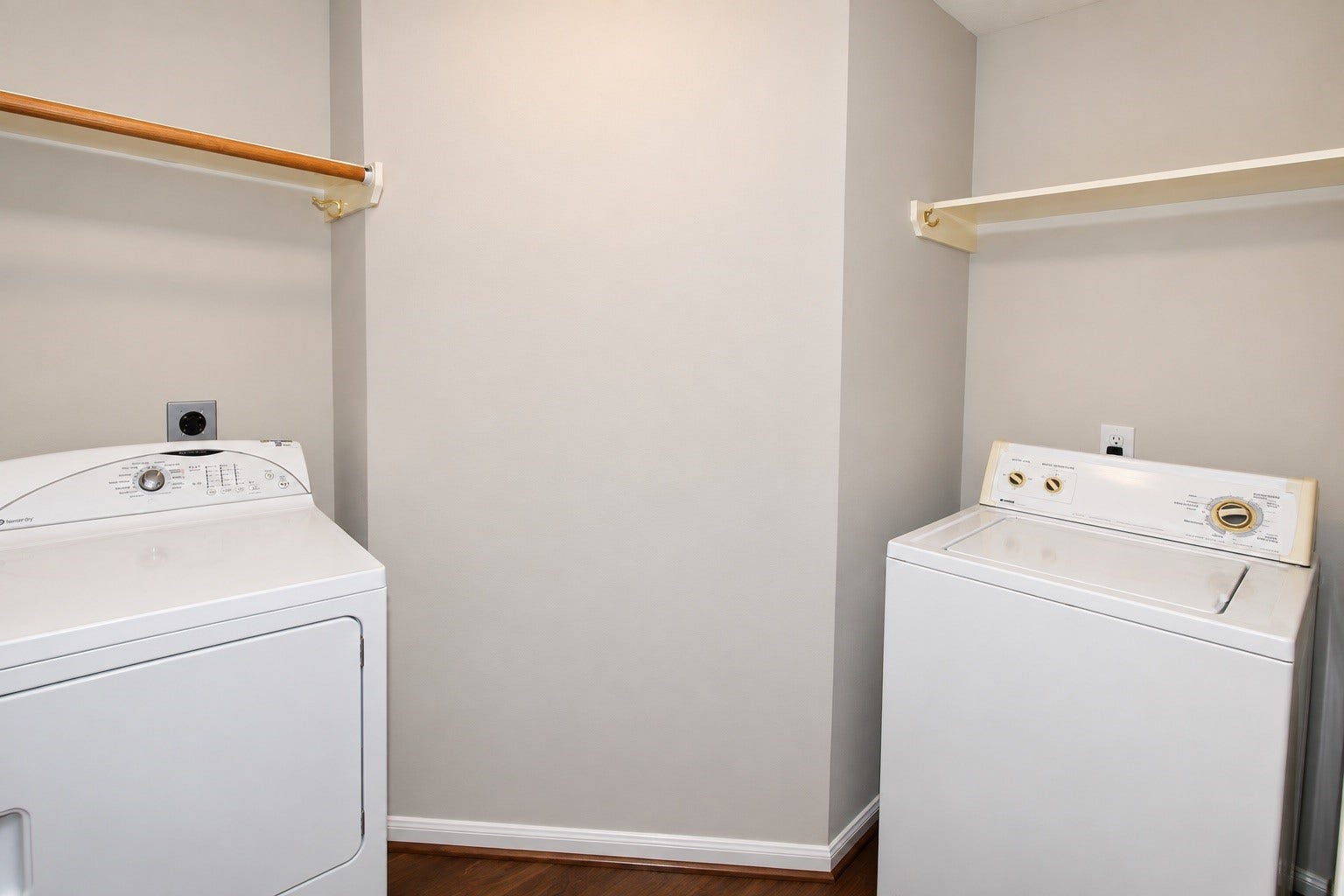 3111 Stratford Bend Drive, Sugar Land, TX 77498 Laundry room