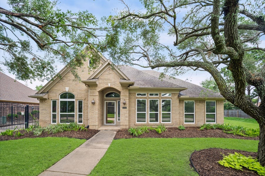 Property photo for 1707 Crescent Green Drive, Houston, TX