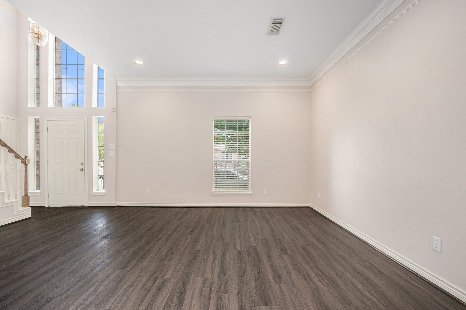 5001 Jackson Street, Houston, TX 77004 This spacious living area features high ceilings, large windows for natural light, and elegant wood flooring, creating a bright and inviting space.