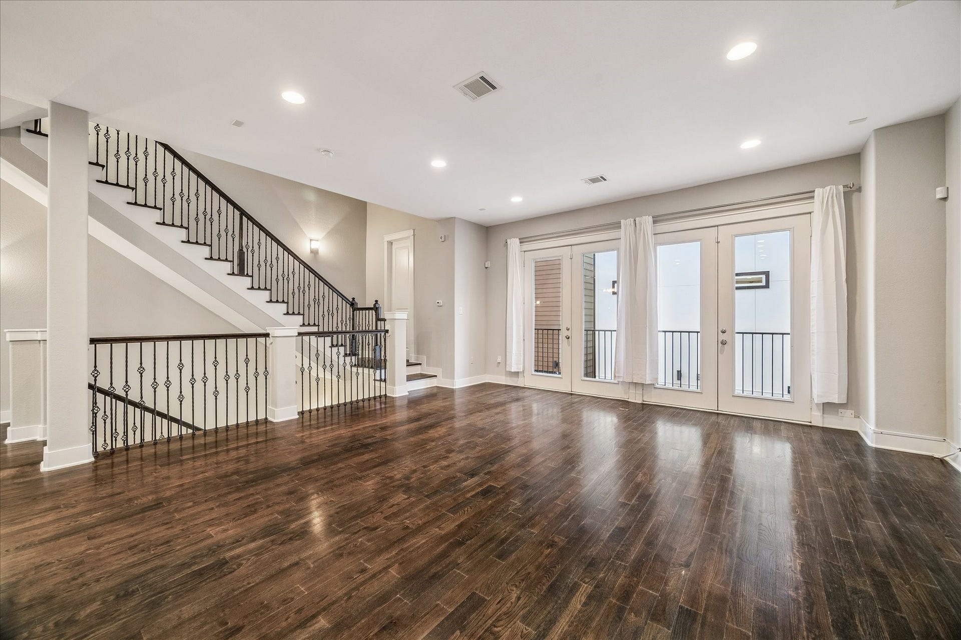 608 W 28th Street, #B, Houston, TX 77008 The massive Family Room boasts beaming hardwood floors, hi-ceilings, sparkling glass doors opening to a Juliet Balcony, shear linen curtains & rod, fresh paint and more! Large enough for big sectional sofa(s) and anything else you'd want to furnish here!