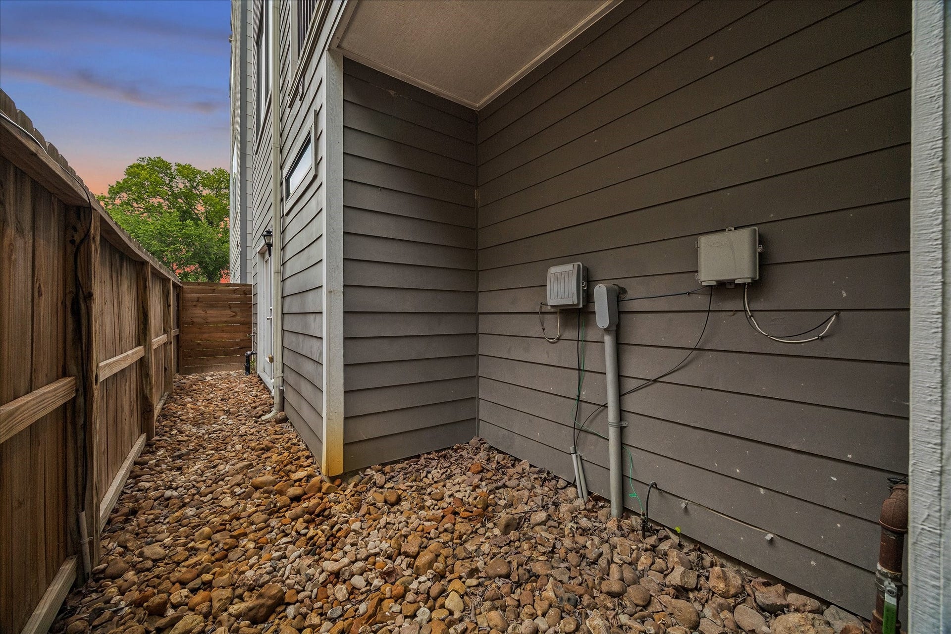608 W 28th Street, #B, Houston, TX 77008 Terrific Backyard space boasts a clever covered nook that is ideal for placing your Dog's new house, adding a generator, maybe even a cowboy plunge pool, water feature for what ever you desire!