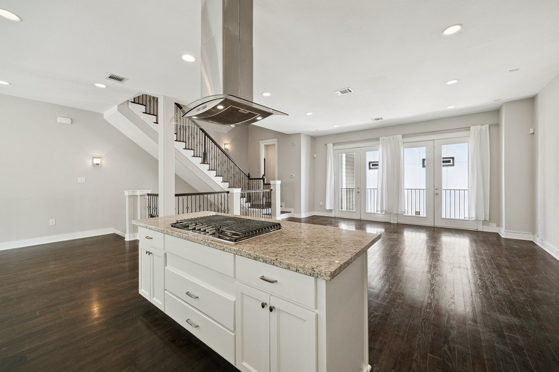 608 W 28th Street, #B, Houston, TX 77008 Wonderful open flowing Floorplan of the spacious LIGHT & BRIGHT 2nd floor! NOW NEWLY PAINTED & Renovated (10/2026), boasts huge seated Island w/ gas cooktop & industrial grade vent, hi-end stainless appliances, including NEW Fridge/Freezer! NOTE the separate large Dining Rm & massive Family Rm w/ stunning wall of French doors for endless fresh air & abundant natural light. You'll enjoy views of blue sky rather than neighbors windows - RARE FOR ANY GATED ENCLAVE!
