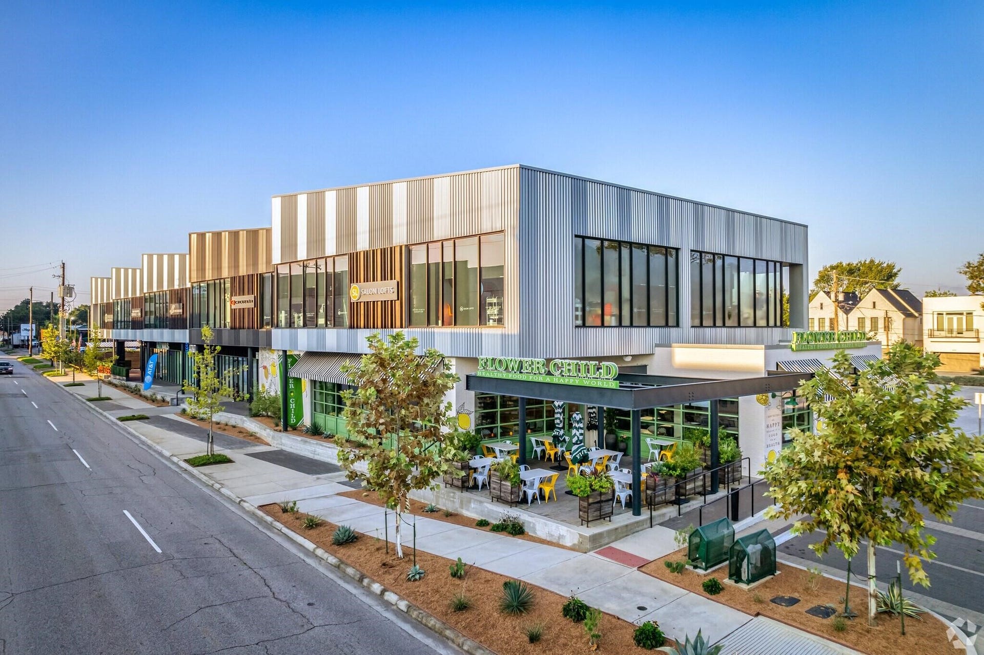608 W 28th Street, #B, Houston, TX 77008 Now's your chance to buy in this rapidly growing part of the Heights! Fresh commercial retail centers galore are popping up all over offering the newest if dining, boutiques, shops and more! The best is yet to come!