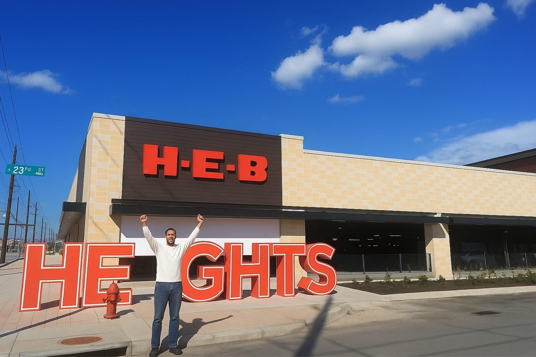 608 W 28th Street, #B, Houston, TX 77008 Walking distance to endless shops, restaurants and the coveted 2 story Heights HEB!