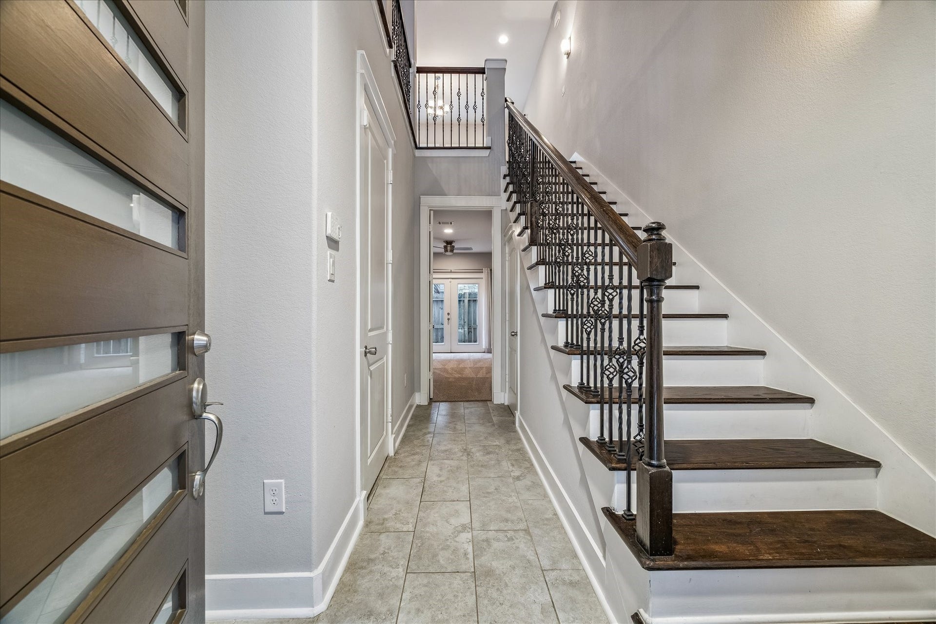 608 W 28th Street, #B, Houston, TX 77008 Step inside and immediately you notice the quality and craftmanship of this lovely Home. Large ceramic tile Entry boasts a soaring ceiling height, beveled edge sheetrock, 8 inch baseboards and shoe molding, dual panel doors with custom trim. On this first floor level you'll find convelient access to the oversized garage, the downstairs bedroom suite, large storage closet and elegant stairway of authentic oak hardwoods, decorative wrought iron & wood railing to the spacious open flowing living spaces!