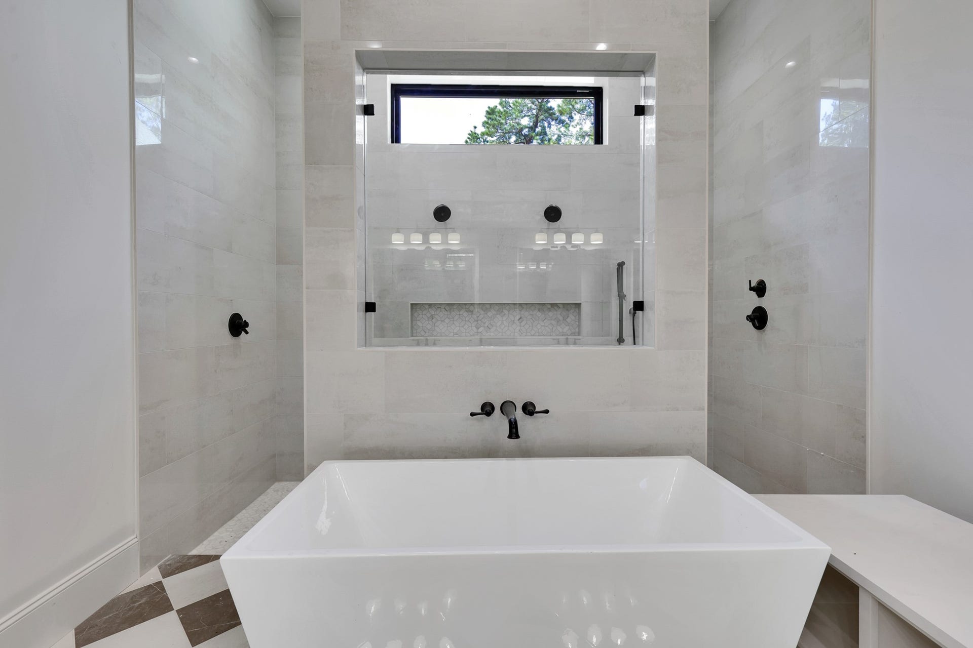 25083 Chisos Bend, Montgomery, TX 77316 Shower valves and heads are located on different walls so that you stay dry while the water reaches the preferred temperature
