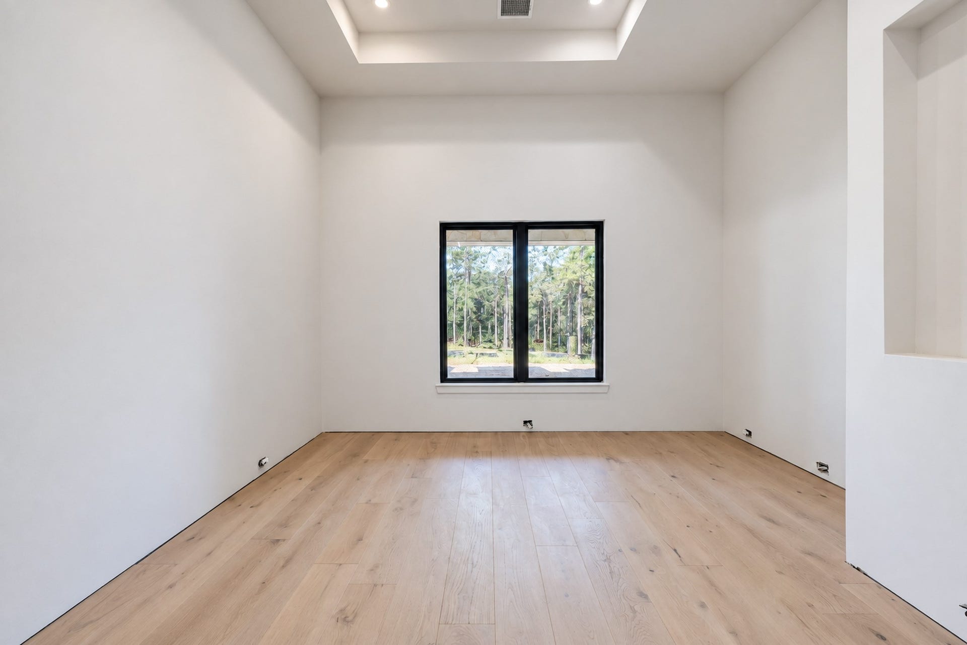 25083 Chisos Bend, Montgomery, TX 77316 Office with a pocket door, decorative niche and tray ceilings. Will contain a floor outlet