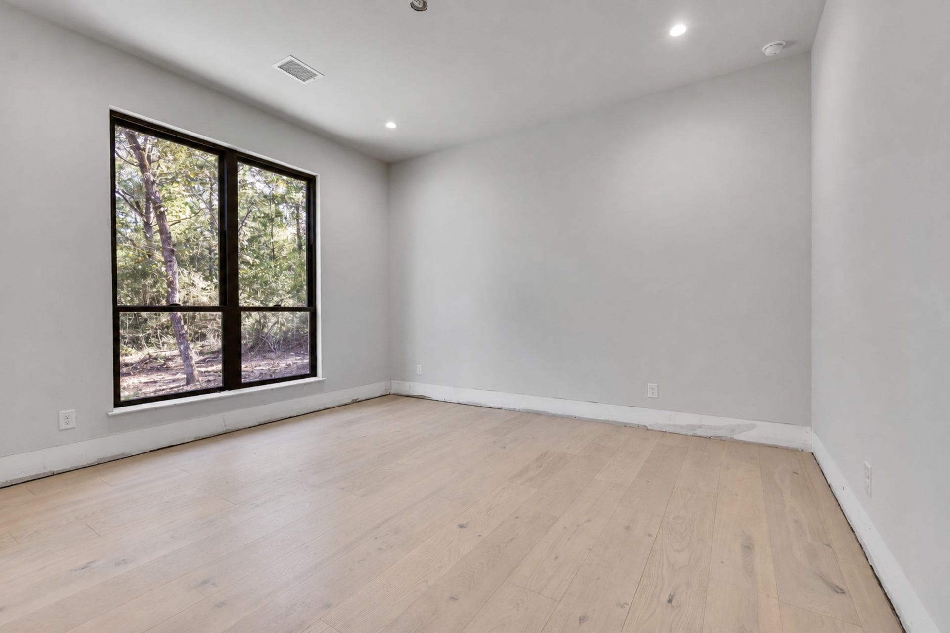 25083 Chisos Bend, Montgomery, TX 77316 Bedroom 3 overlooking the side of the home (Baseboards still need to be installed)