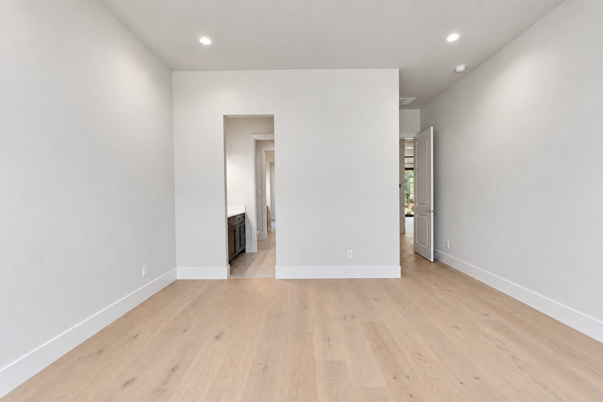 25083 Chisos Bend, Montgomery, TX 77316 Full view of bedroom 2 with Jack and Jill bathroom access
