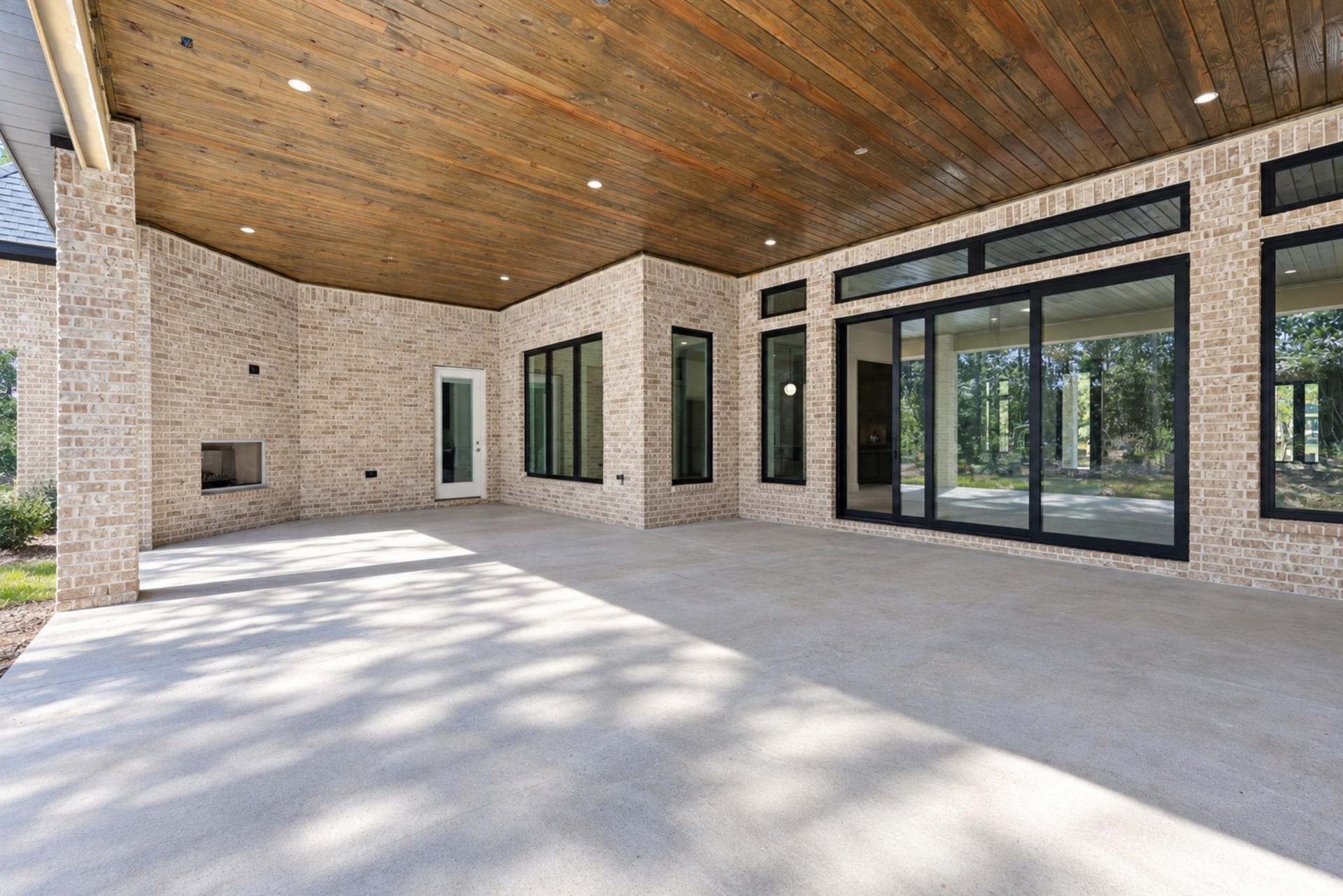 25083 Chisos Bend, Montgomery, TX 77316 Or to stay cozy and warm during winter nights next to the fireplace