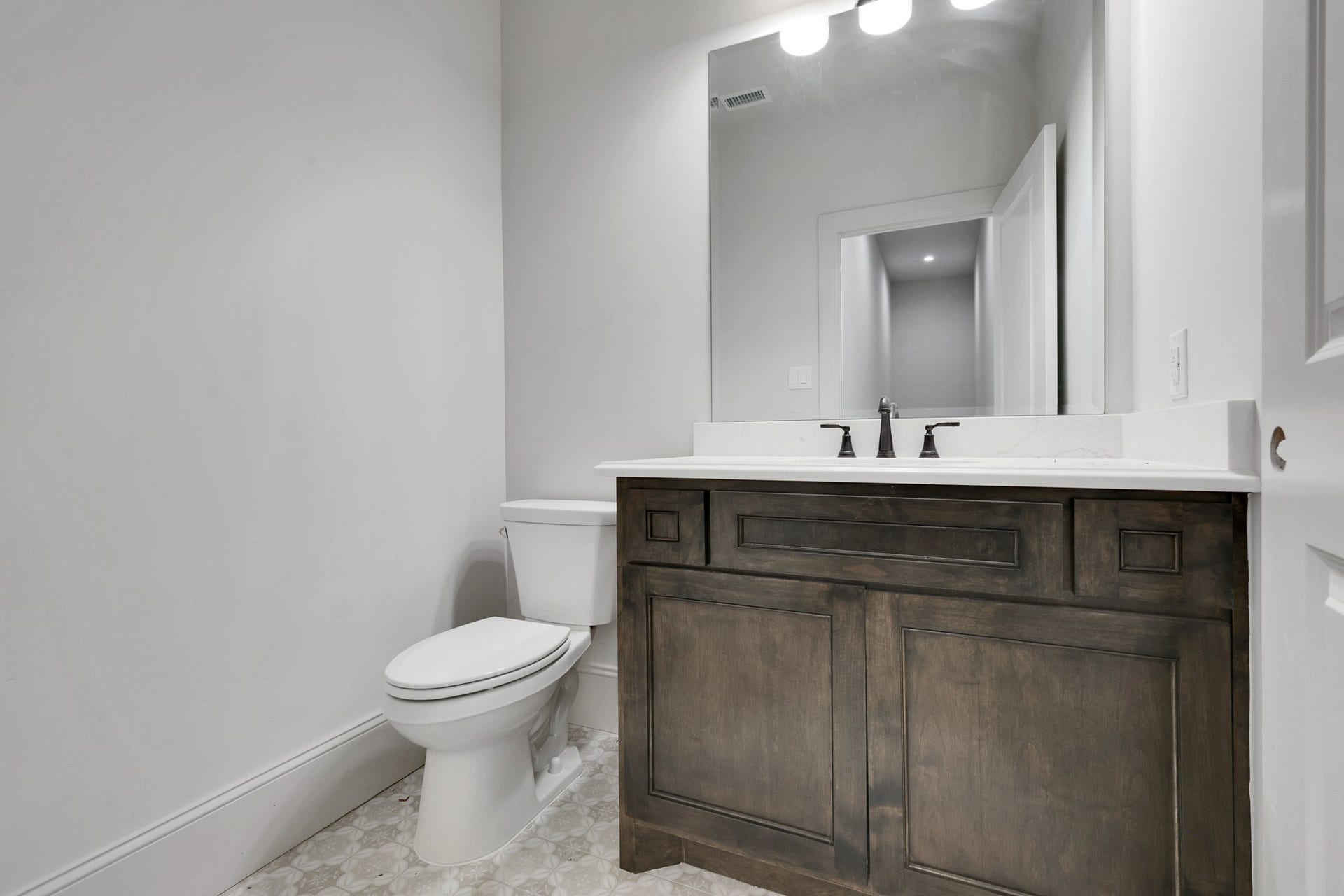 25083 Chisos Bend, Montgomery, TX 77316 Half bath located just outside of the game room