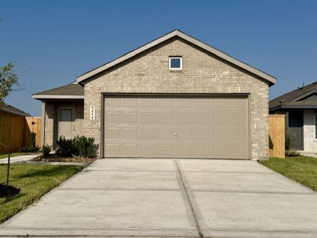 Property photo for 9214 Bright Birdie Lane, Baytown, TX