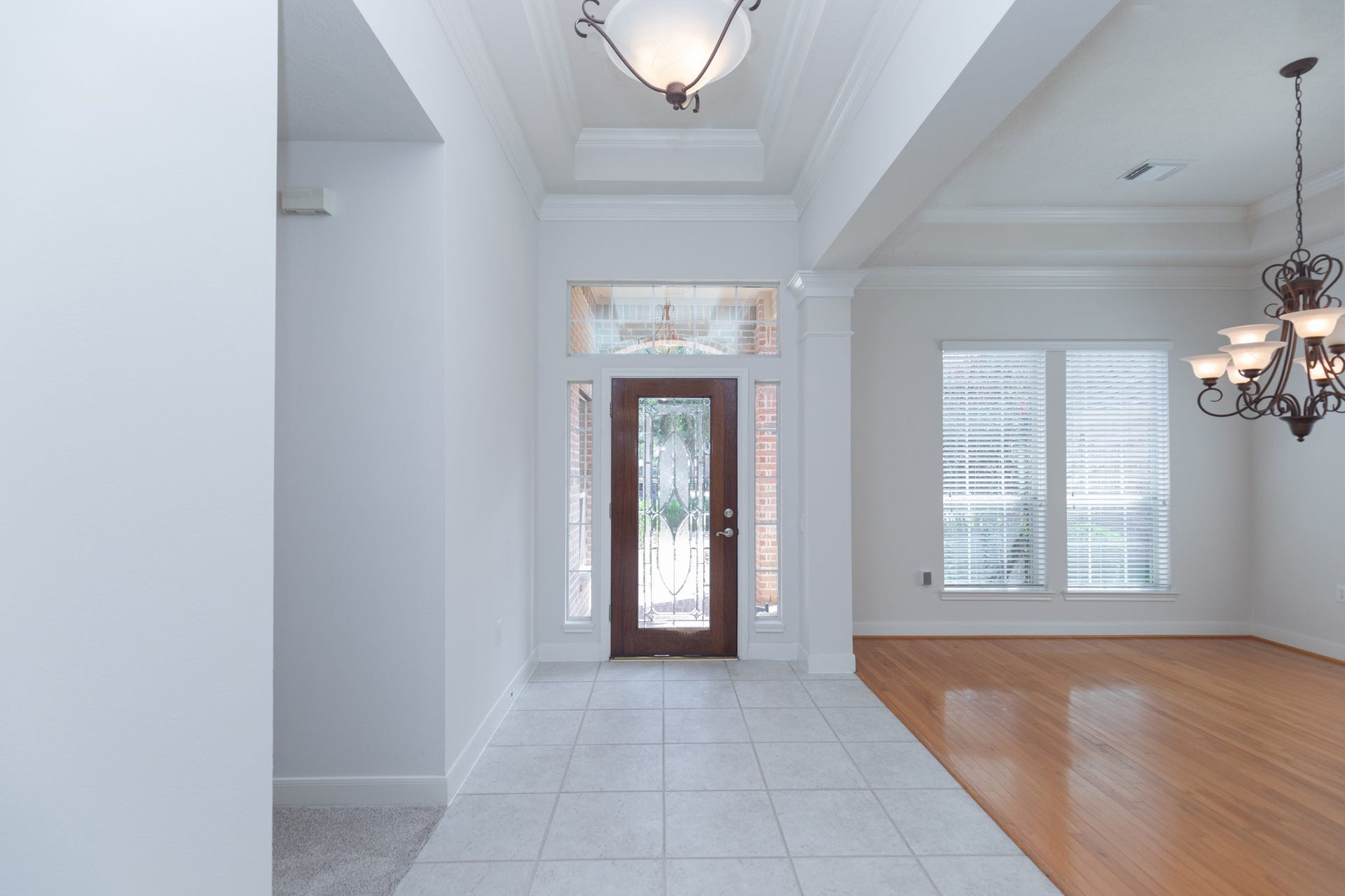 3307 Mcmahon Way, Missouri City, TX 77459 15' high Foyer entryway by Formal dining room