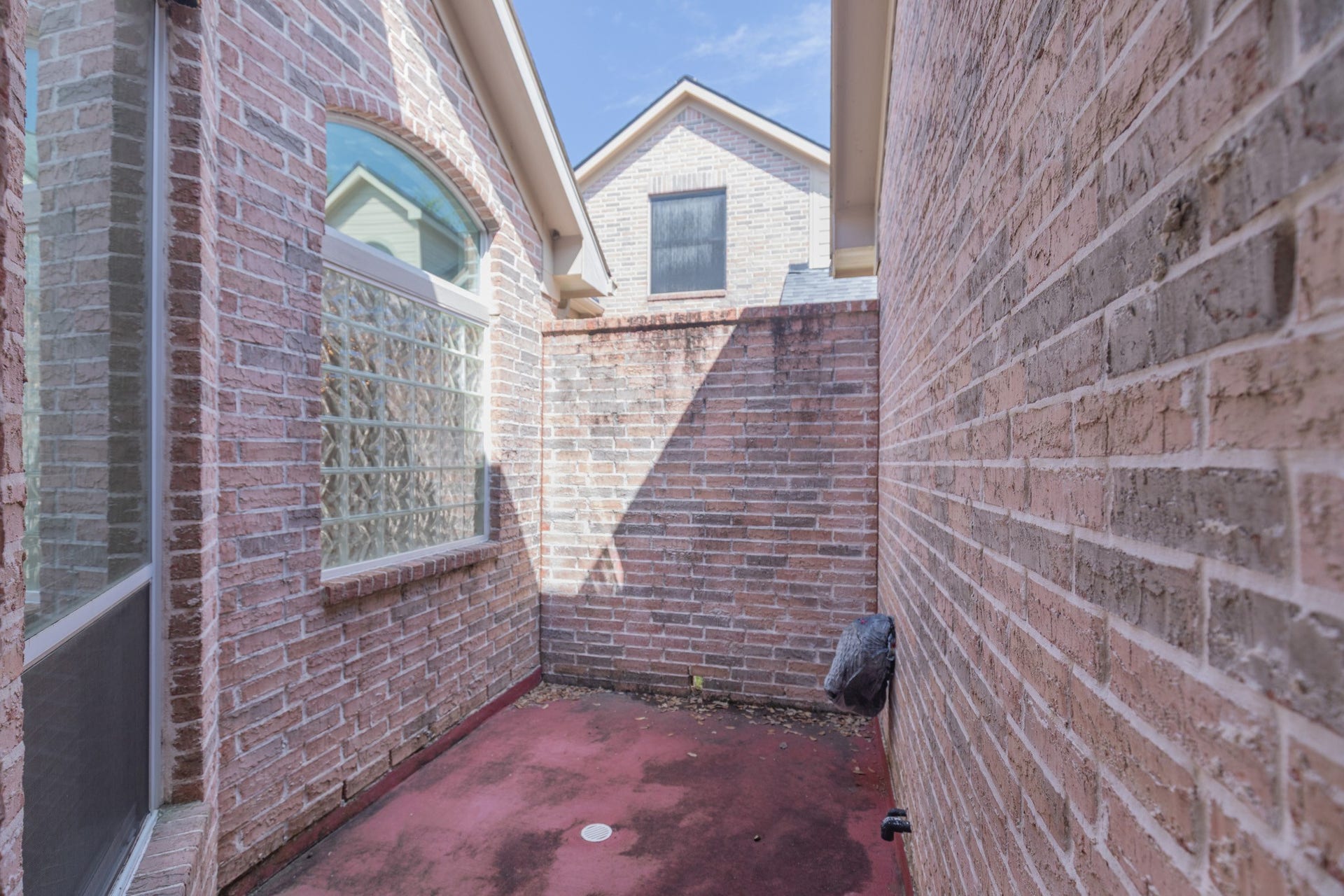 3307 Mcmahon Way, Missouri City, TX 77459 Attrim is the nice place for flowers or plants pots