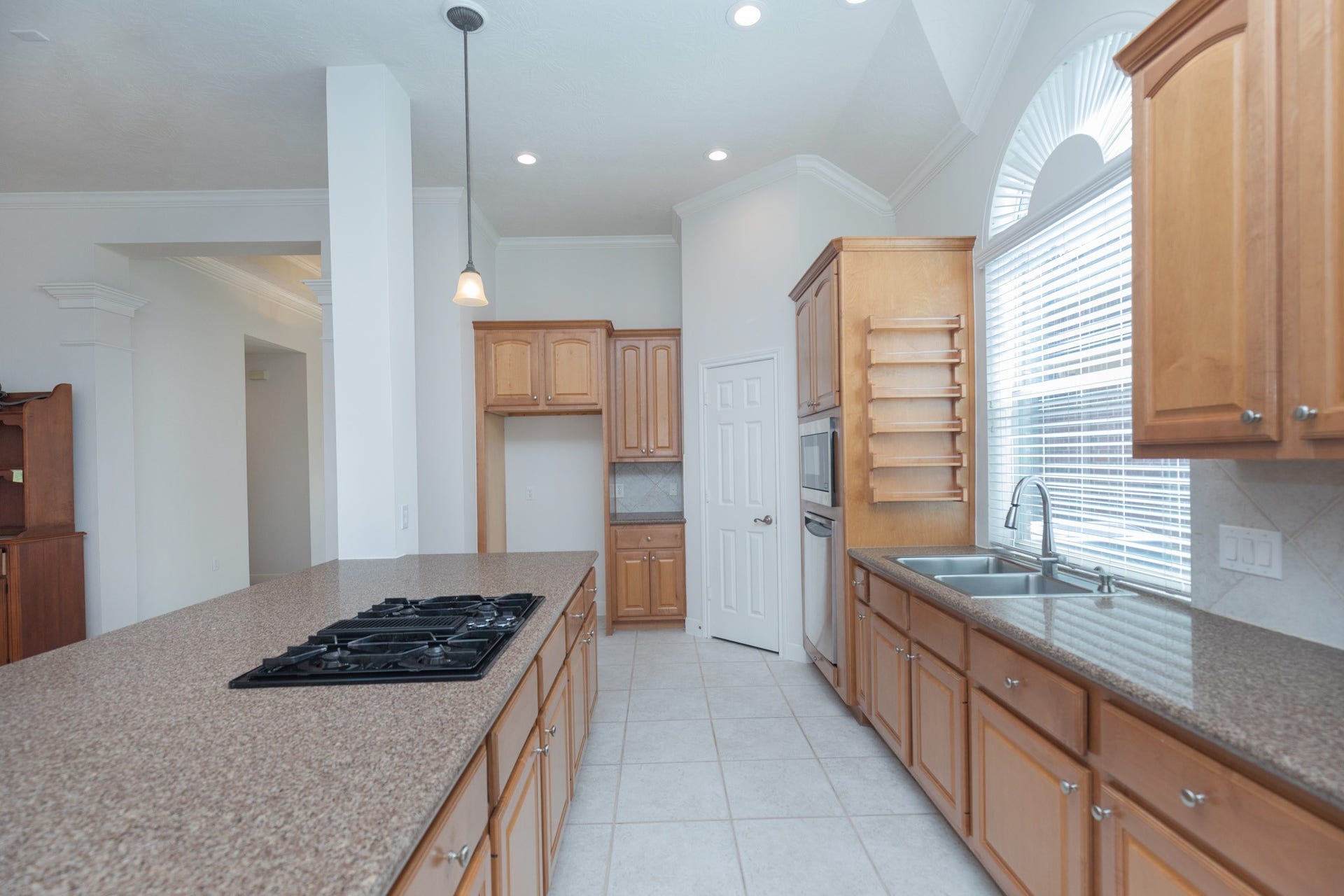3307 Mcmahon Way, Missouri City, TX 77459 Double oven, microwave, and uplift dishwasher