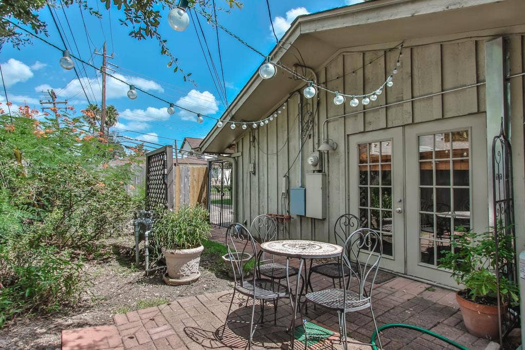 5402 Imogene Street, Houston, TX 77096 Private courtyard with private entrance into apartment.