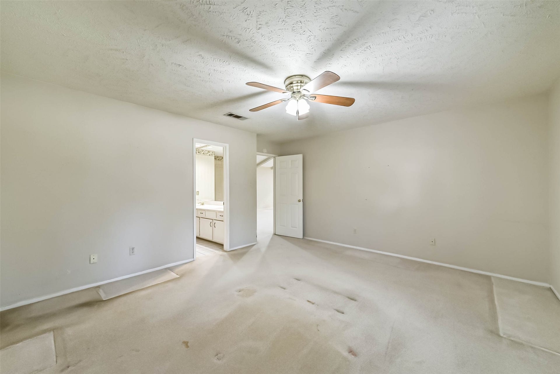 3802 Glenwood Springs Drive, Houston, TX 77345 Primary bedroom