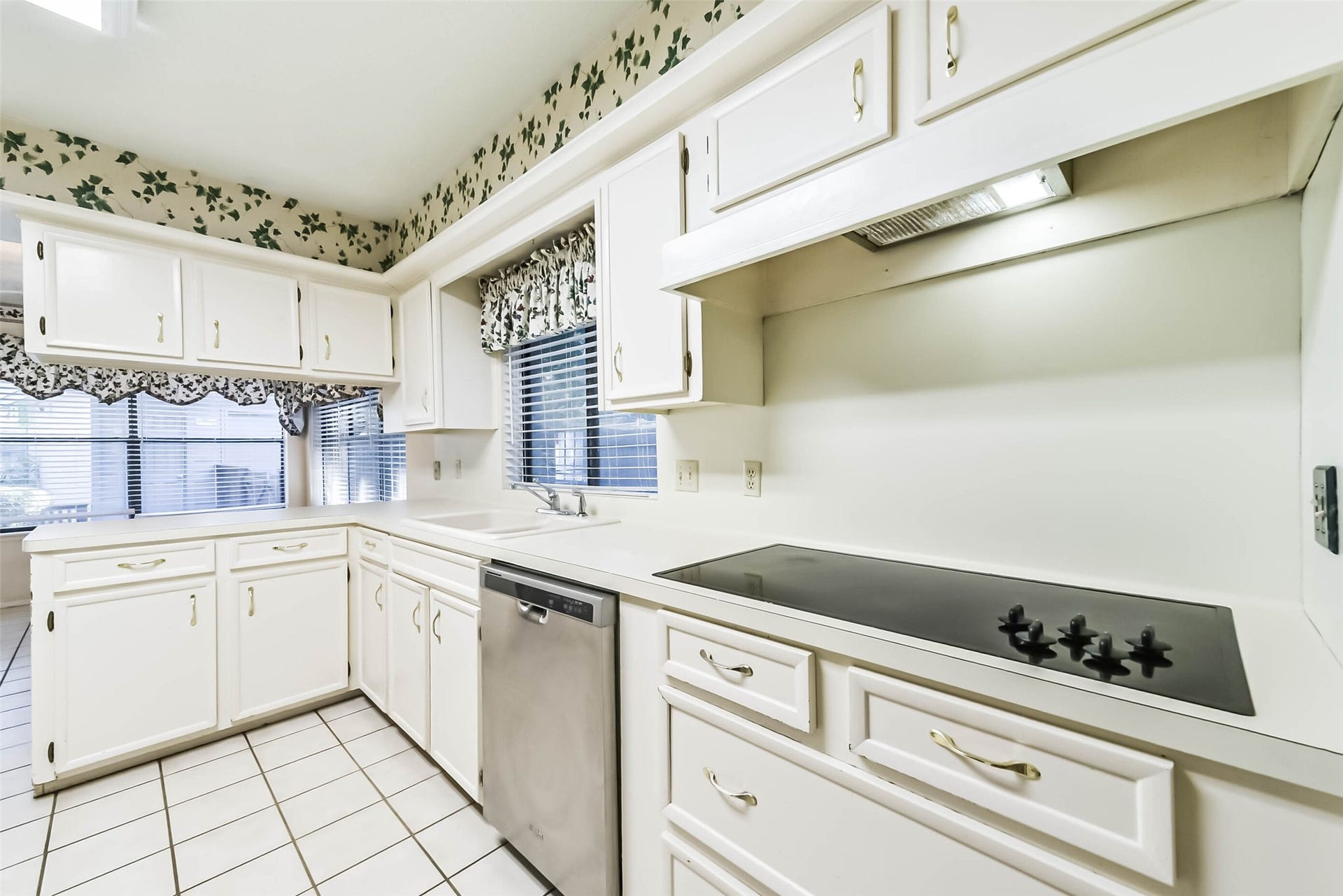 3802 Glenwood Springs Drive, Houston, TX 77345 3802 Glenwood Springs Drive, Houston, TX 77345
