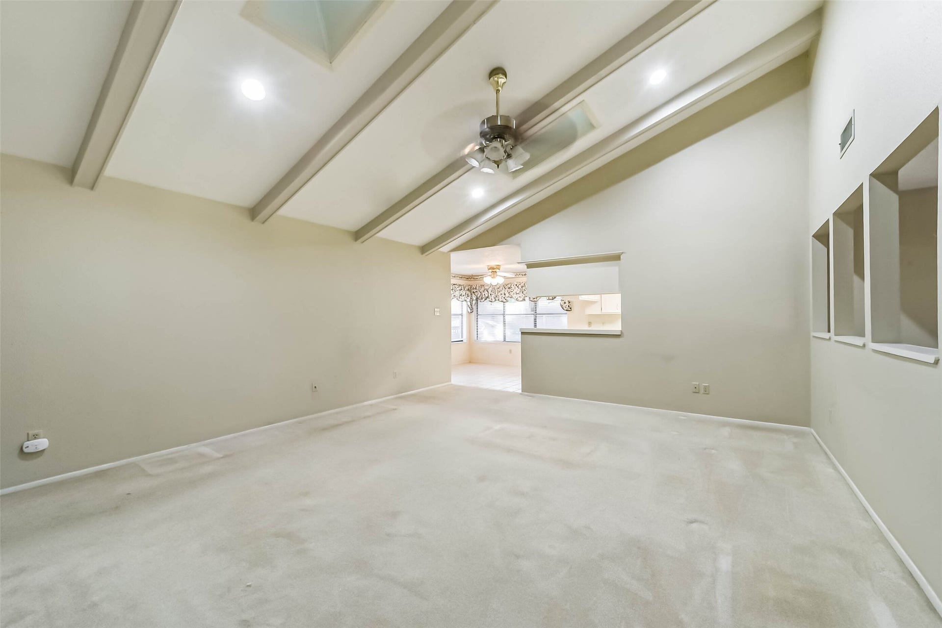3802 Glenwood Springs Drive, Houston, TX 77345 Family room