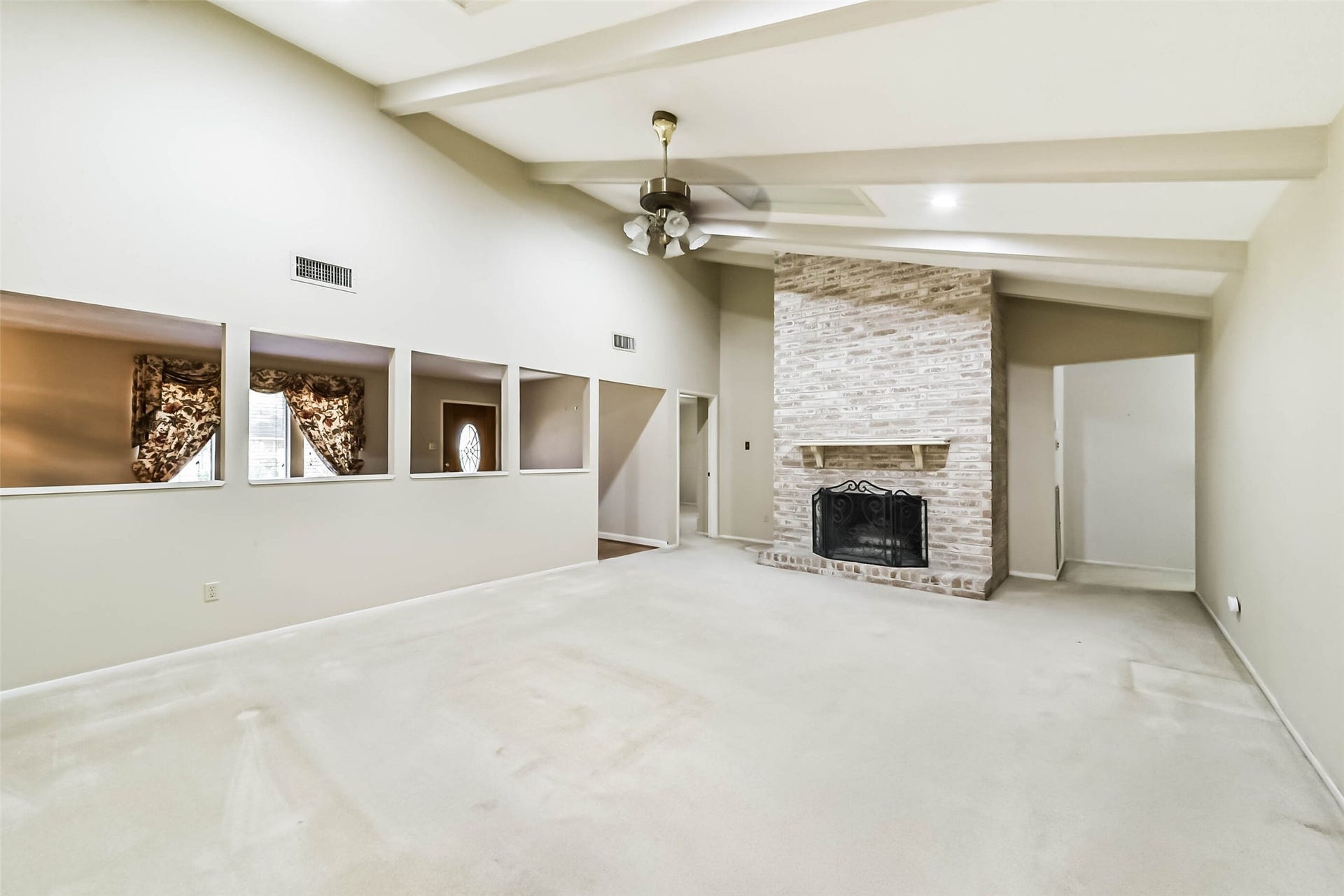3802 Glenwood Springs Drive, Houston, TX 77345 Family room