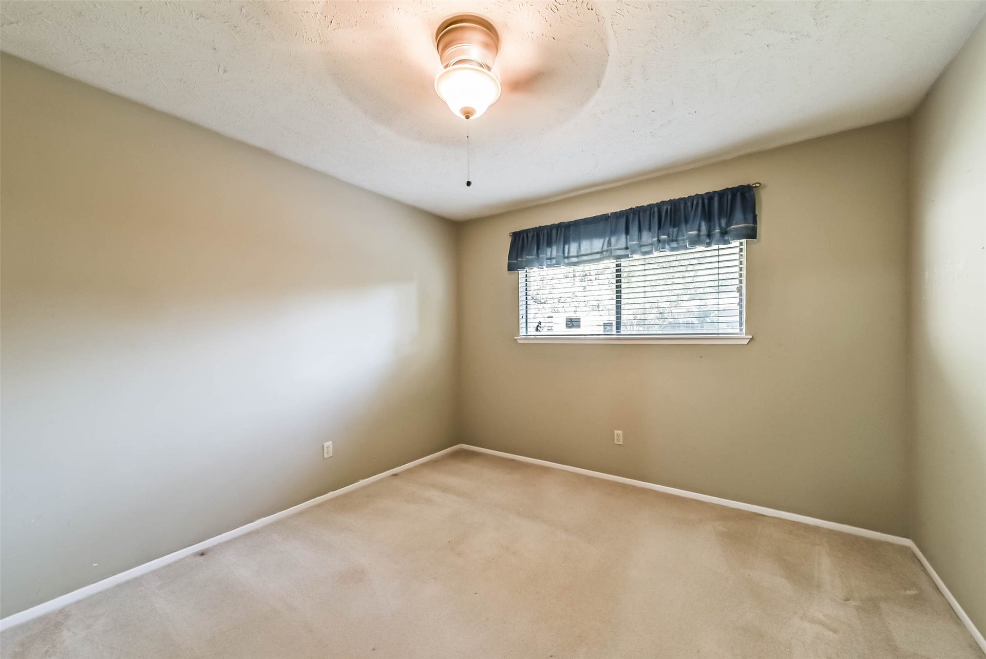 3802 Glenwood Springs Drive, Houston, TX 77345 Bedroom