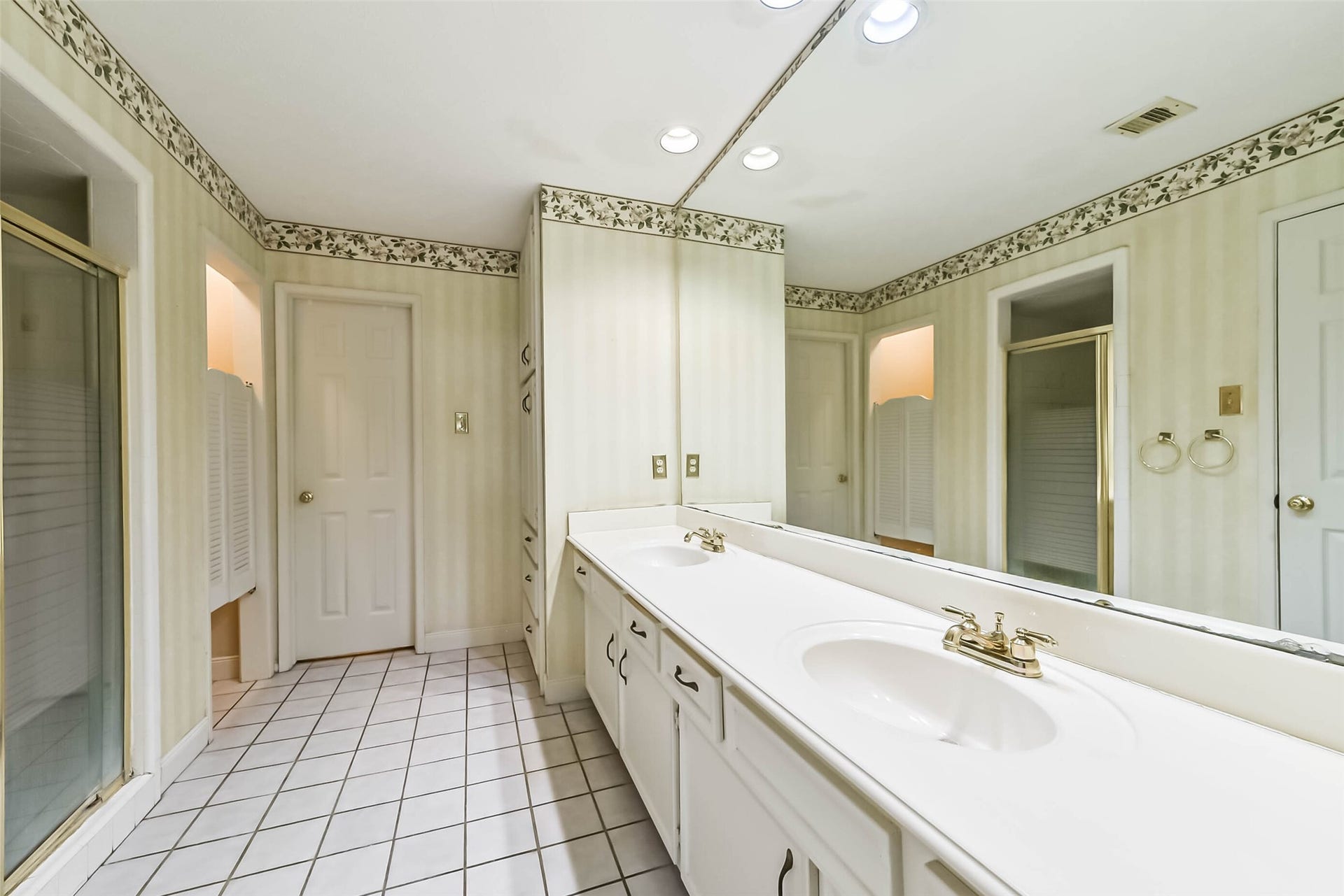 3802 Glenwood Springs Drive, Houston, TX 77345 Primary bath