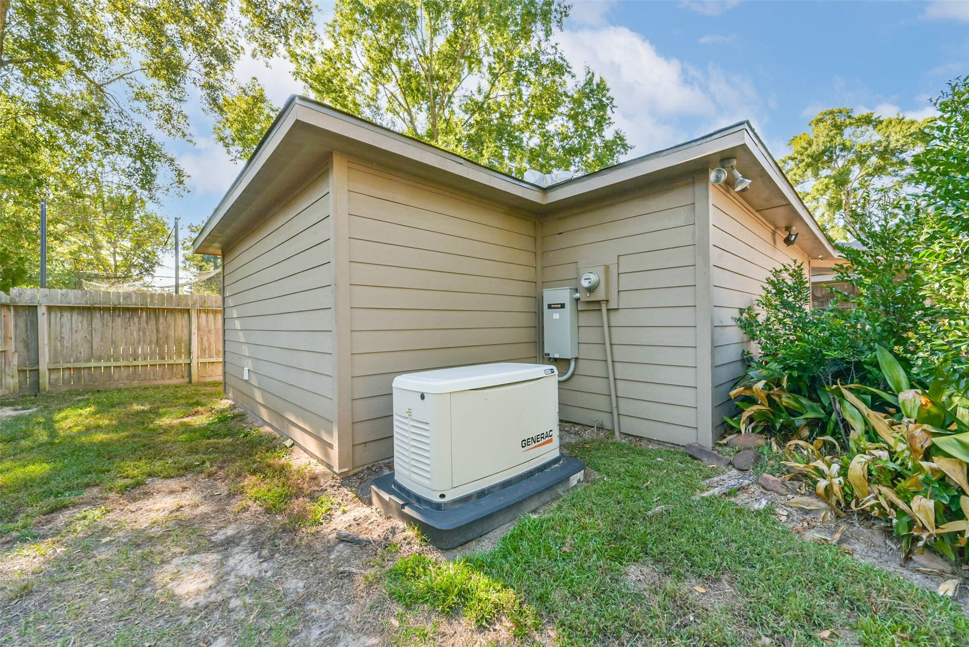 3802 Glenwood Springs Drive, Houston, TX 77345 Generator