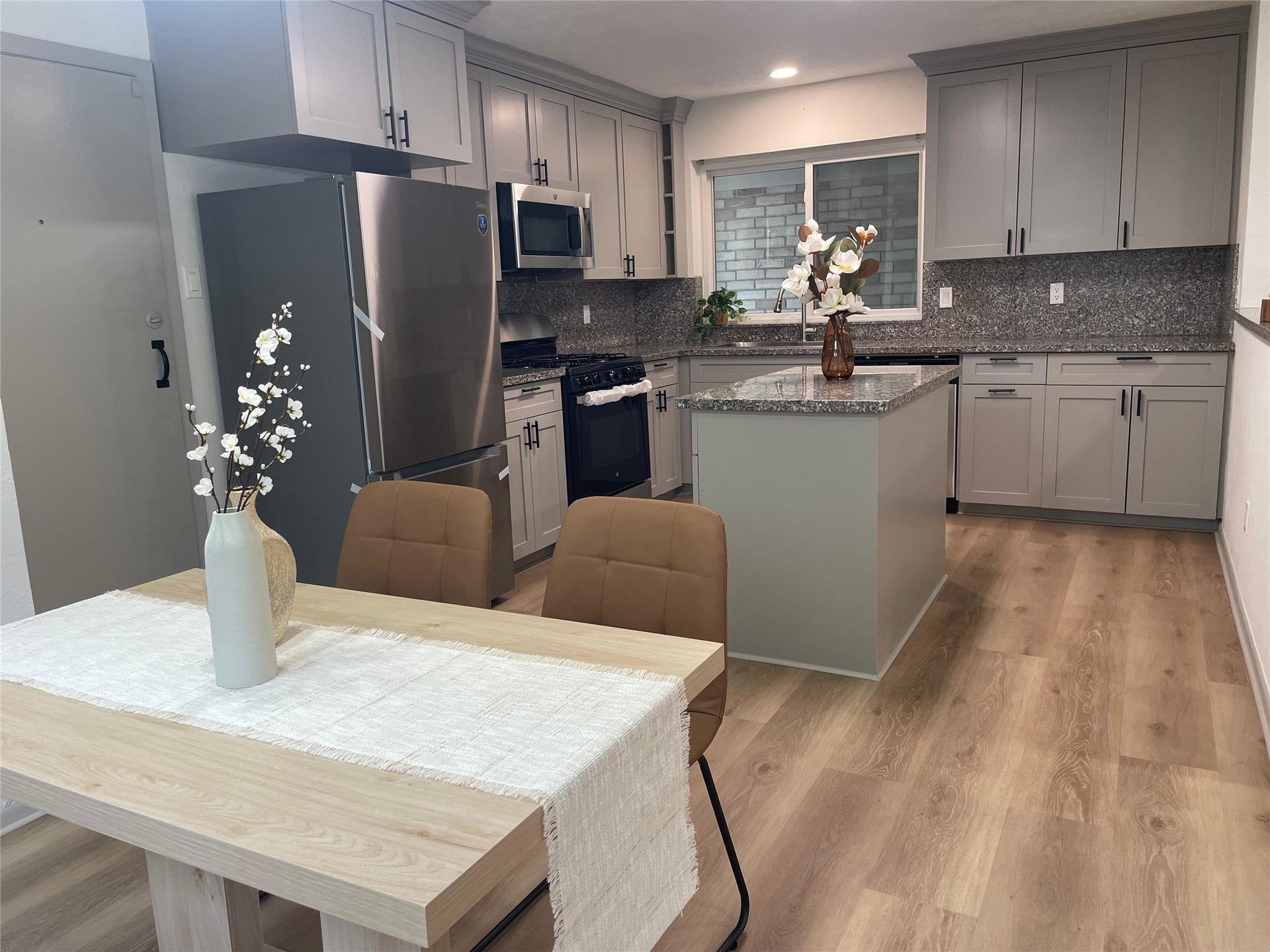 3826 Manordale Drive, Houston, TX 77082 3826 Manordale Drive, Houston, TX 77082