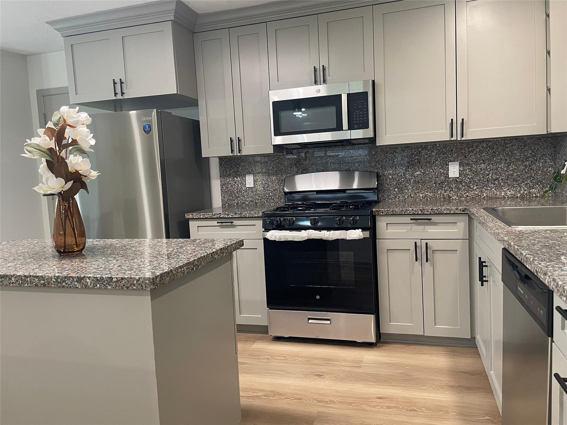 3826 Manordale Drive, Houston, TX 77082 3826 Manordale Drive, Houston, TX 77082