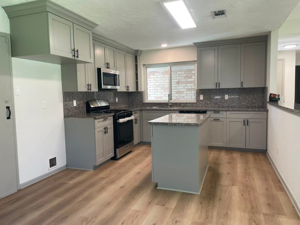 3826 Manordale Drive, Houston, TX 77082 3826 Manordale Drive, Houston, TX 77082
