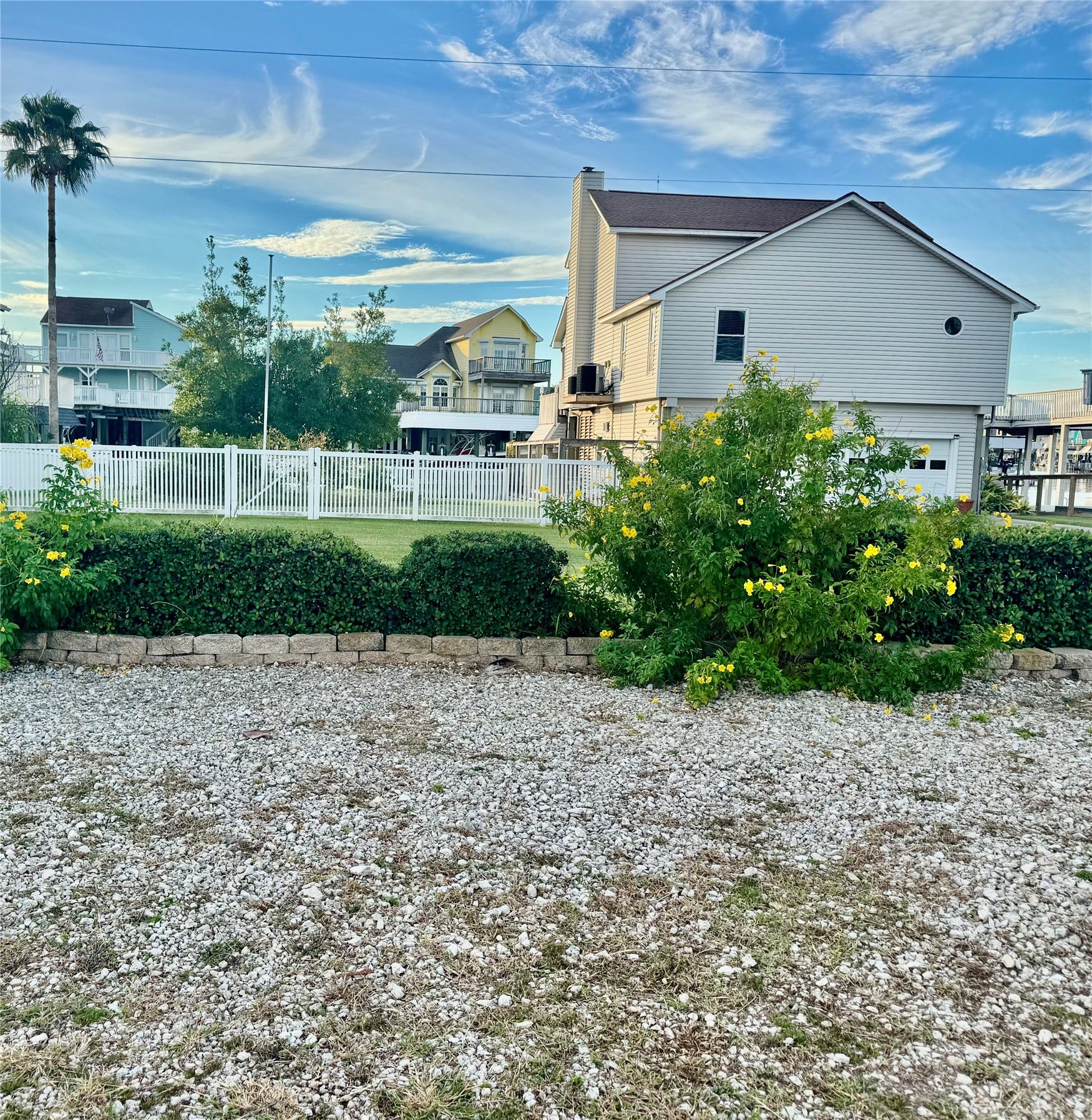 1019 Tiki Drive, Tiki Island, TX 77554