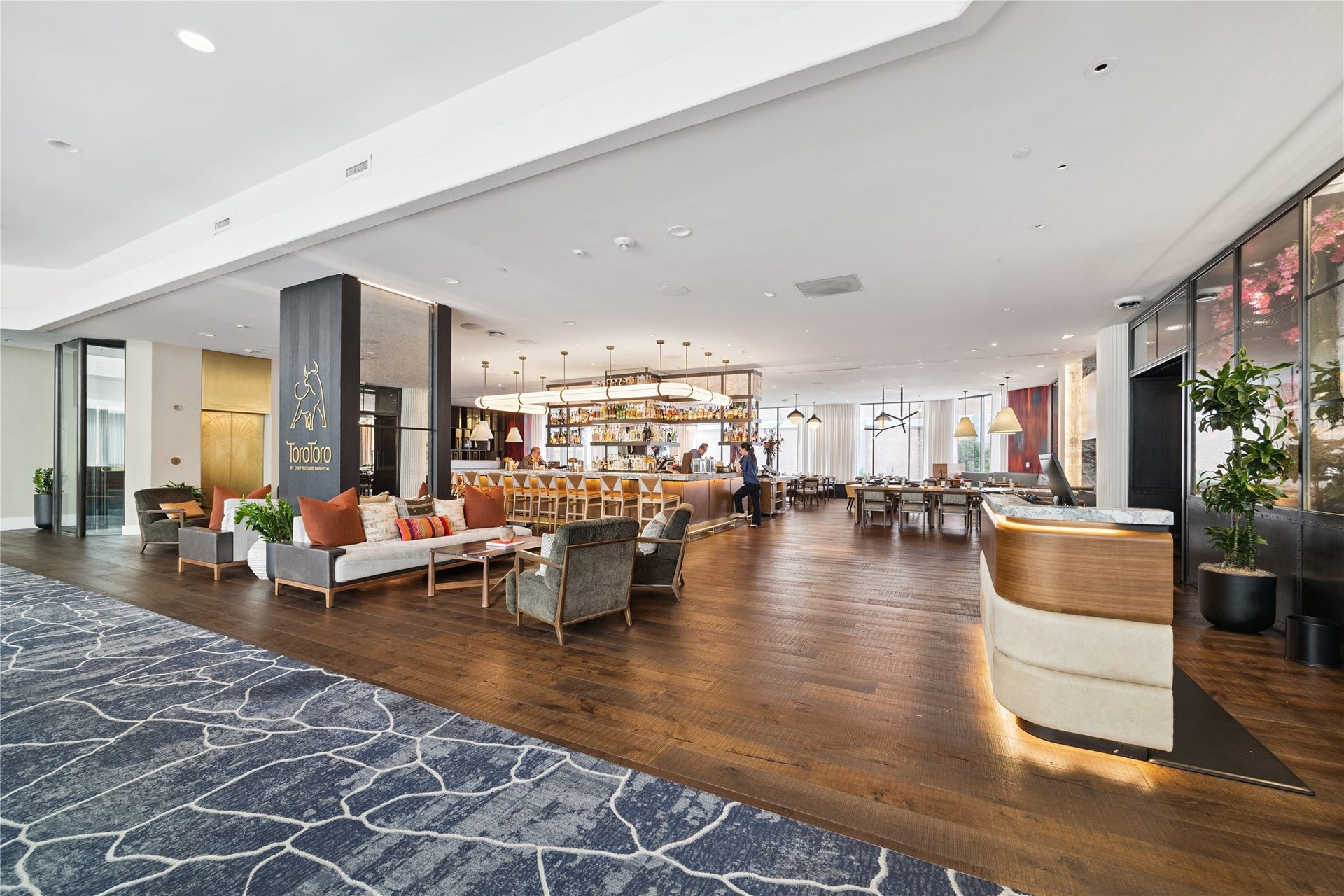 1111 Caroline Street, #2601, Houston, TX 77010 Toro Toro adds a restaurant destination within Four Seasons. Dining and bar areas offer options for meals and gatherings within the property.
