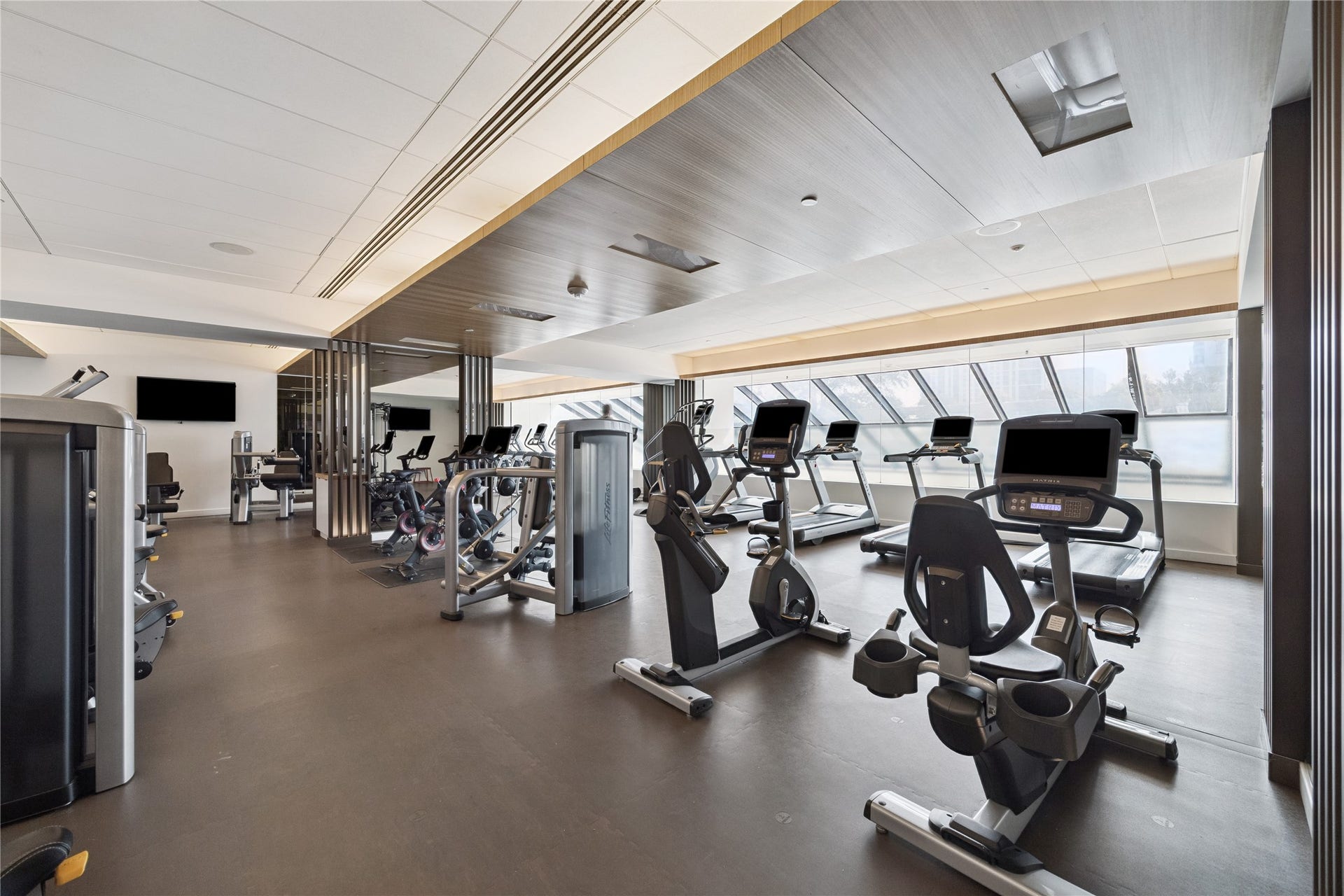 1111 Caroline Street, #2601, Houston, TX 77010 Fitness center offers cardio equipment and strength training areas within the building. Facilities are open 24 hours, allowing workouts to fit a range of daily schedules.