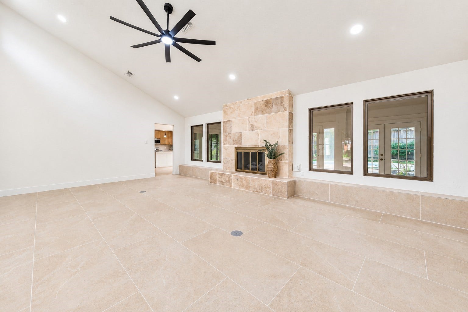 109 Dorado Drive, Friendswood, TX 77546 Additional living area view highlighting the spacious layout.