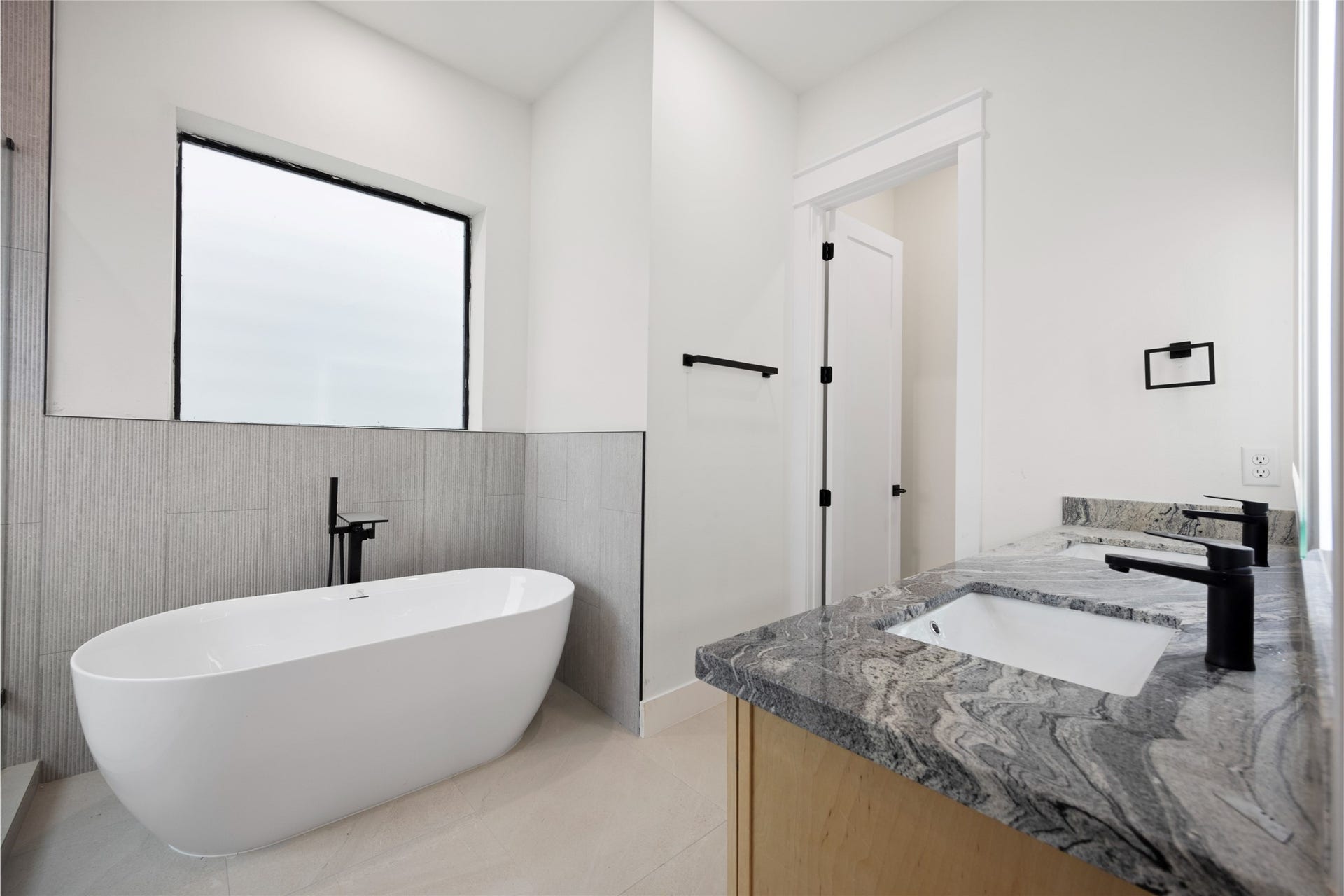 6332 Sidney Street, Houston, TX 77021 Primary bath