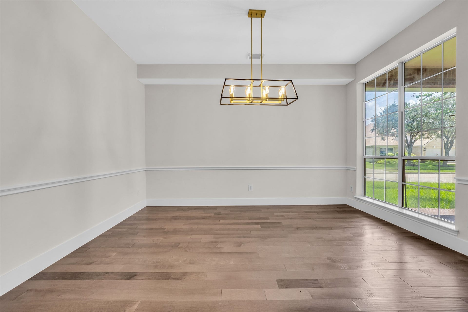 22002 Madera Canyon Court, Richmond, TX 77469 premium engineered wood flooring downstairs