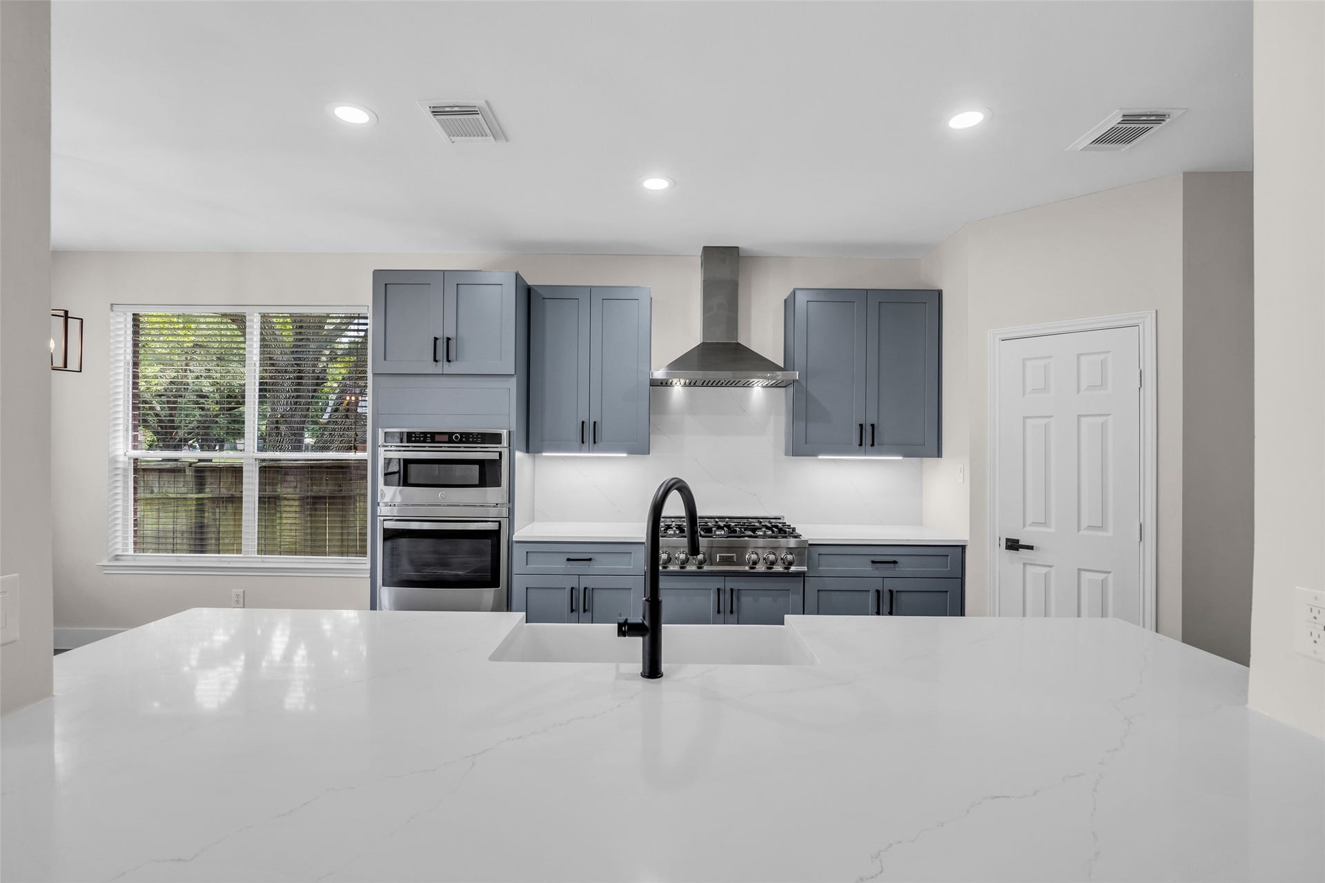 22002 Madera Canyon Court, Richmond, TX 77469 Brand new premium soft close cabinetry