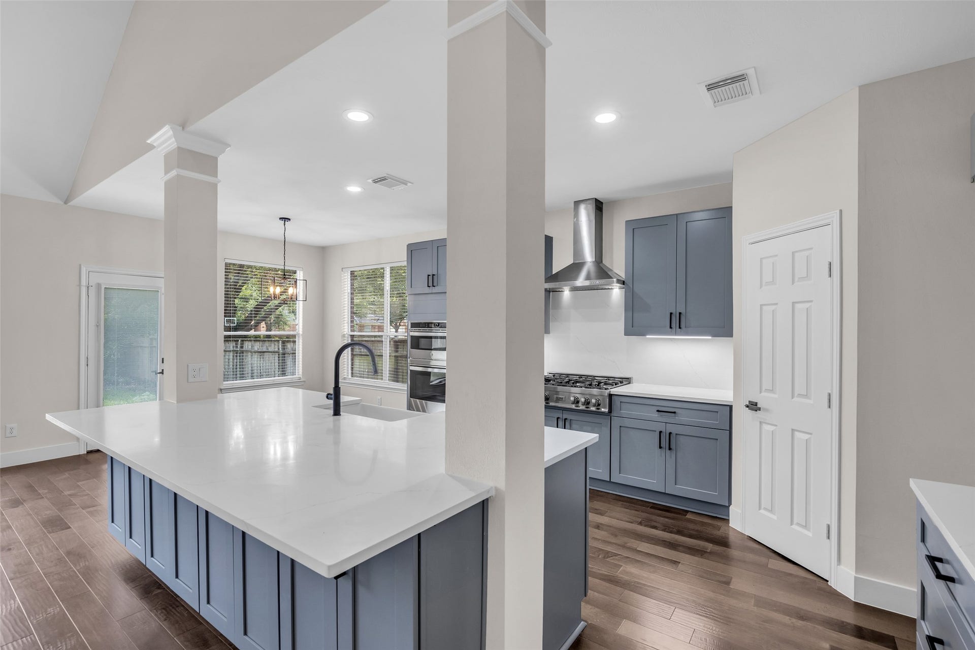 22002 Madera Canyon Court, Richmond, TX 77469 Quartz countertops with quartz backsplash